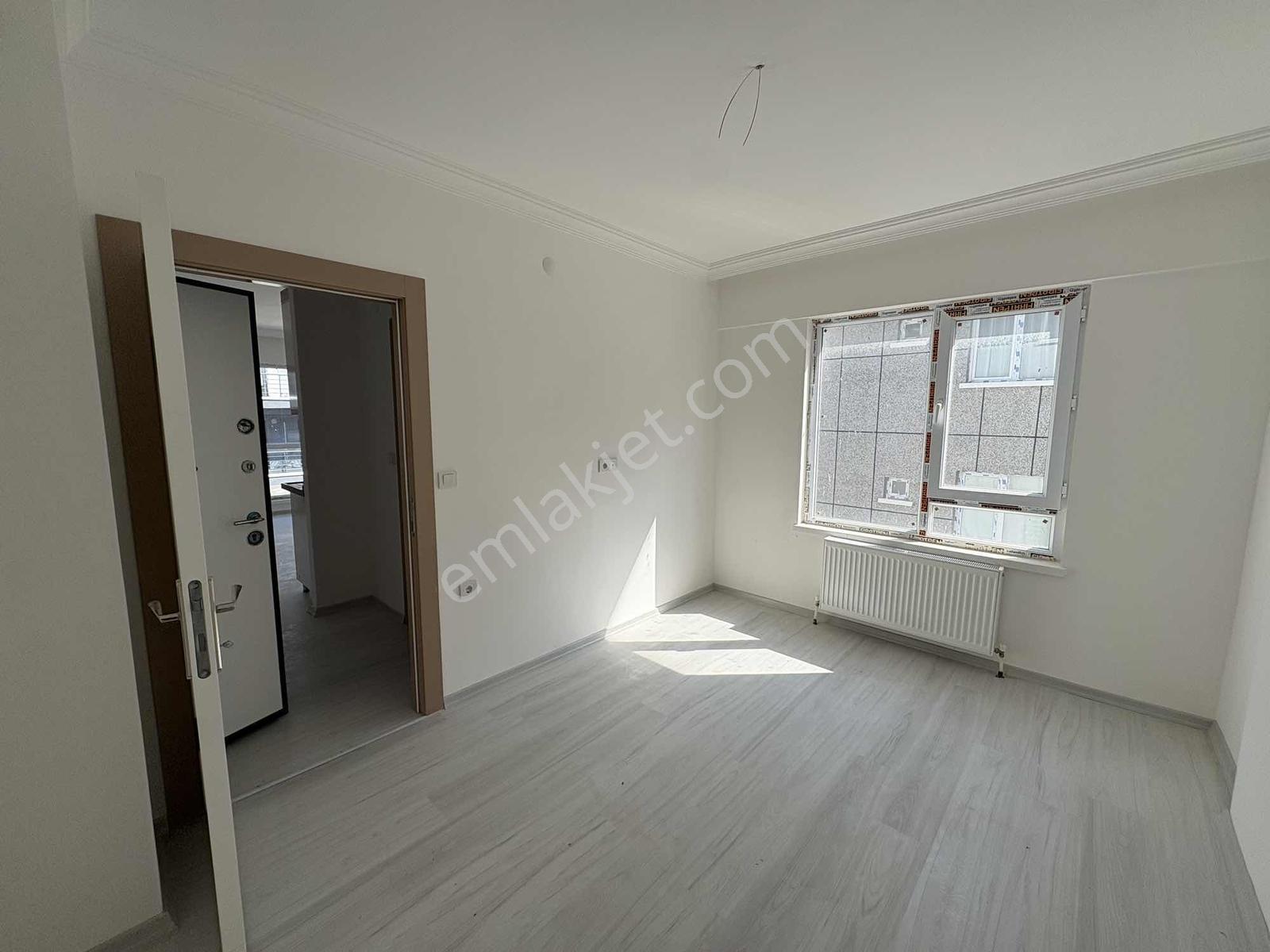 Alaçatı'dan İncek'te Teras Cam Balkon Bulvar Yakını İskanlı 2+1 - Görsel 23