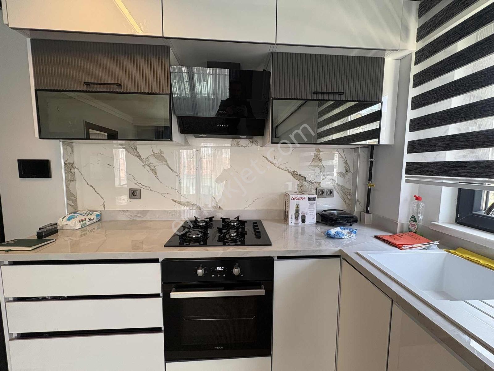 Alaçatı'dan İncek'te Bulvara 50 Metre Ara Kat Eşyalı 1+1 Kiralık - Görsel 27