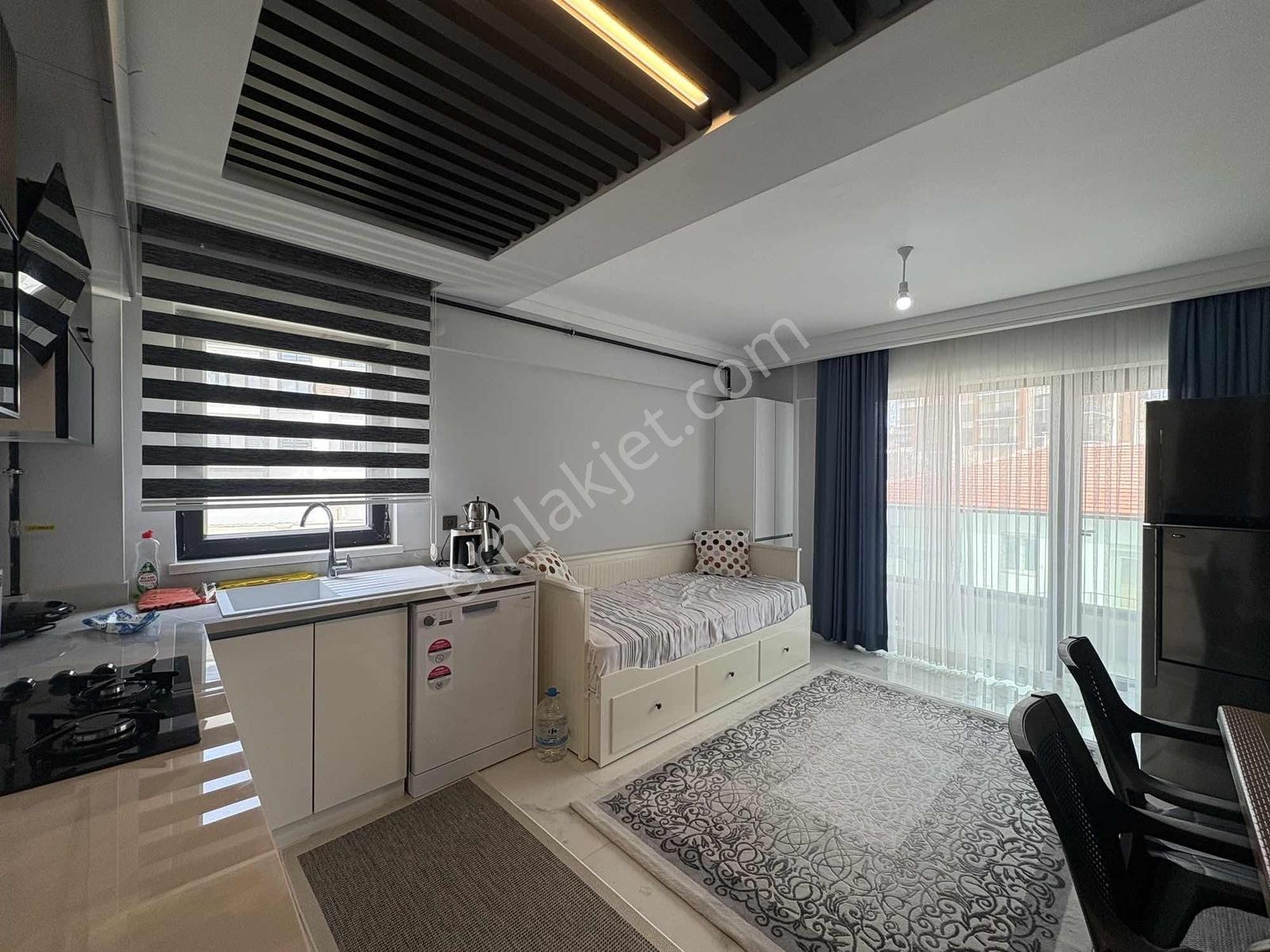 Alaçatı'dan İncek'te Bulvara 50 Metre Ara Kat Eşyalı 1+1 Kiralık - Görsel 36