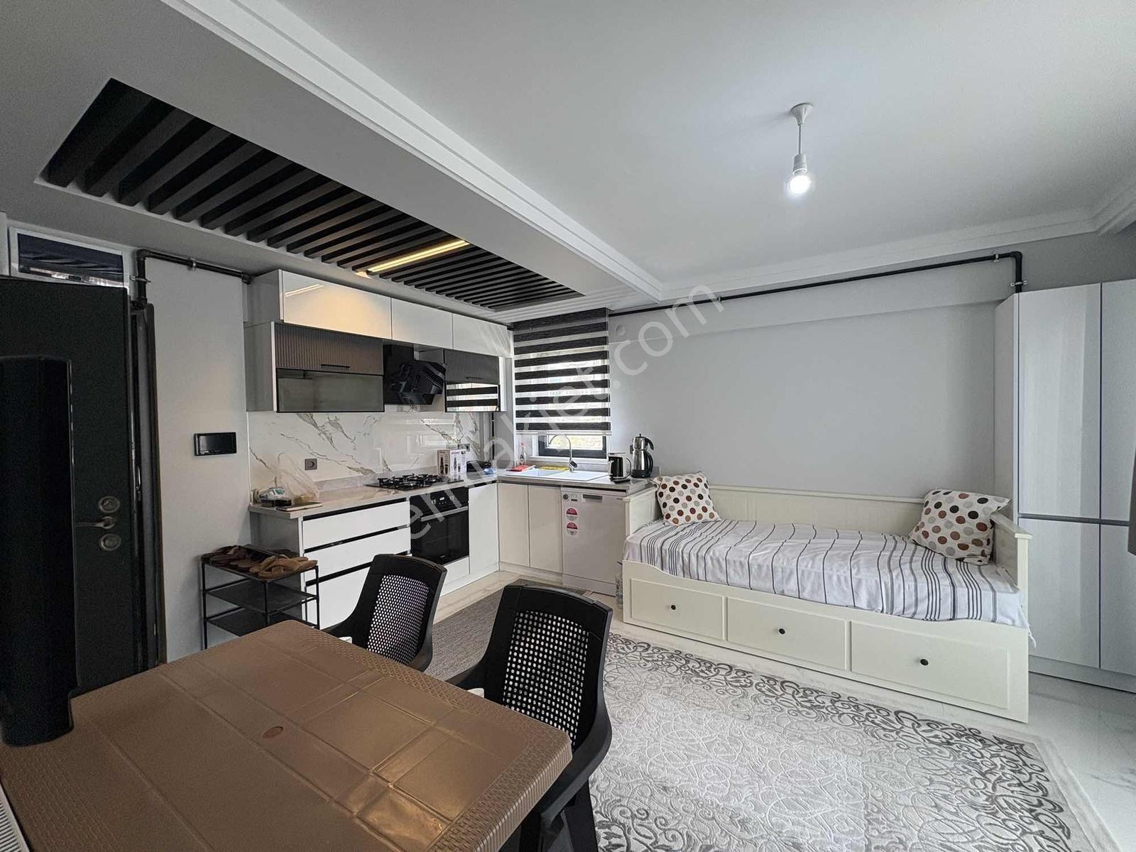 Alaçatı'dan İncek'te Bulvara 50 Metre Ara Kat Eşyalı 1+1 Kiralık - Görsel 16