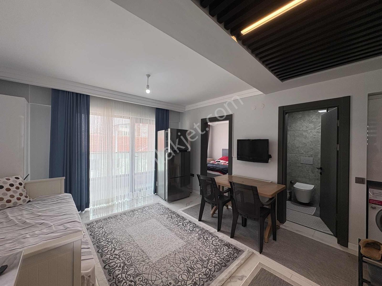 Alaçatı'dan İncek'te Bulvara 50 Metre Ara Kat Eşyalı 1+1 Kiralık - Görsel 7