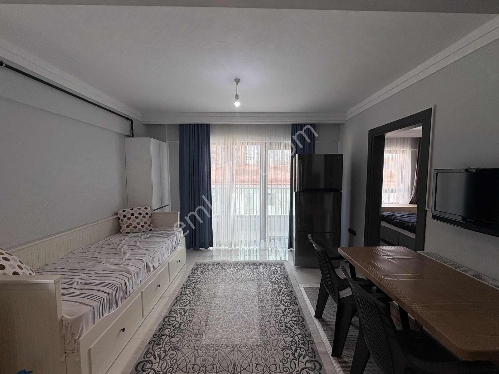 Alaçatı'dan İncek'te Bulvara 50 Metre Ara Kat Eşyalı 1+1 Kiralık - Görsel 6