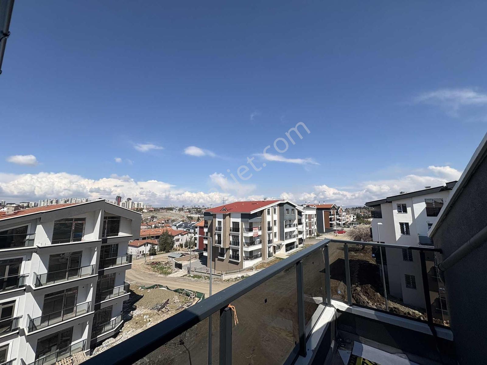 Alaçatı'dan İncek'te Cam Balkonlu Teraslı Bulvar Yakını 3+1 Lüks - Görsel 41
