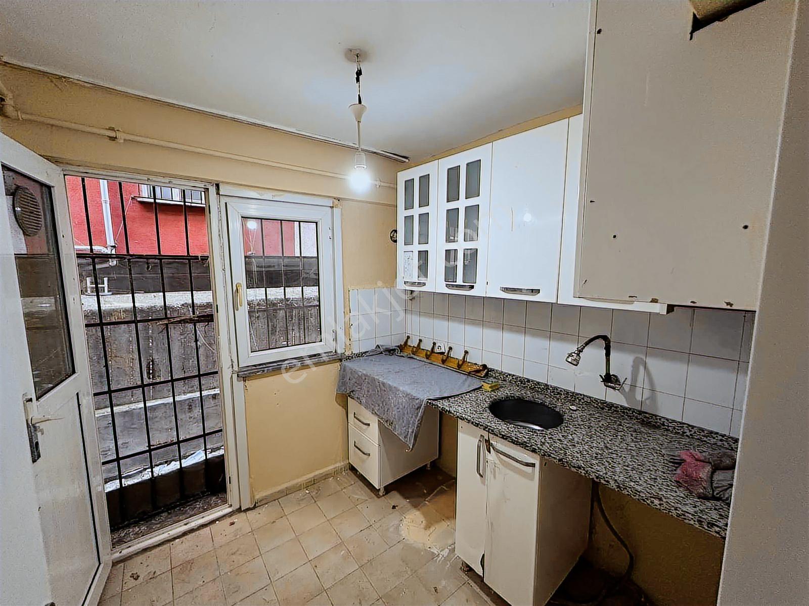 Esenler Üçyüzlü Meydanında Satılık 3+1 142 M2 Daire - Görsel 13