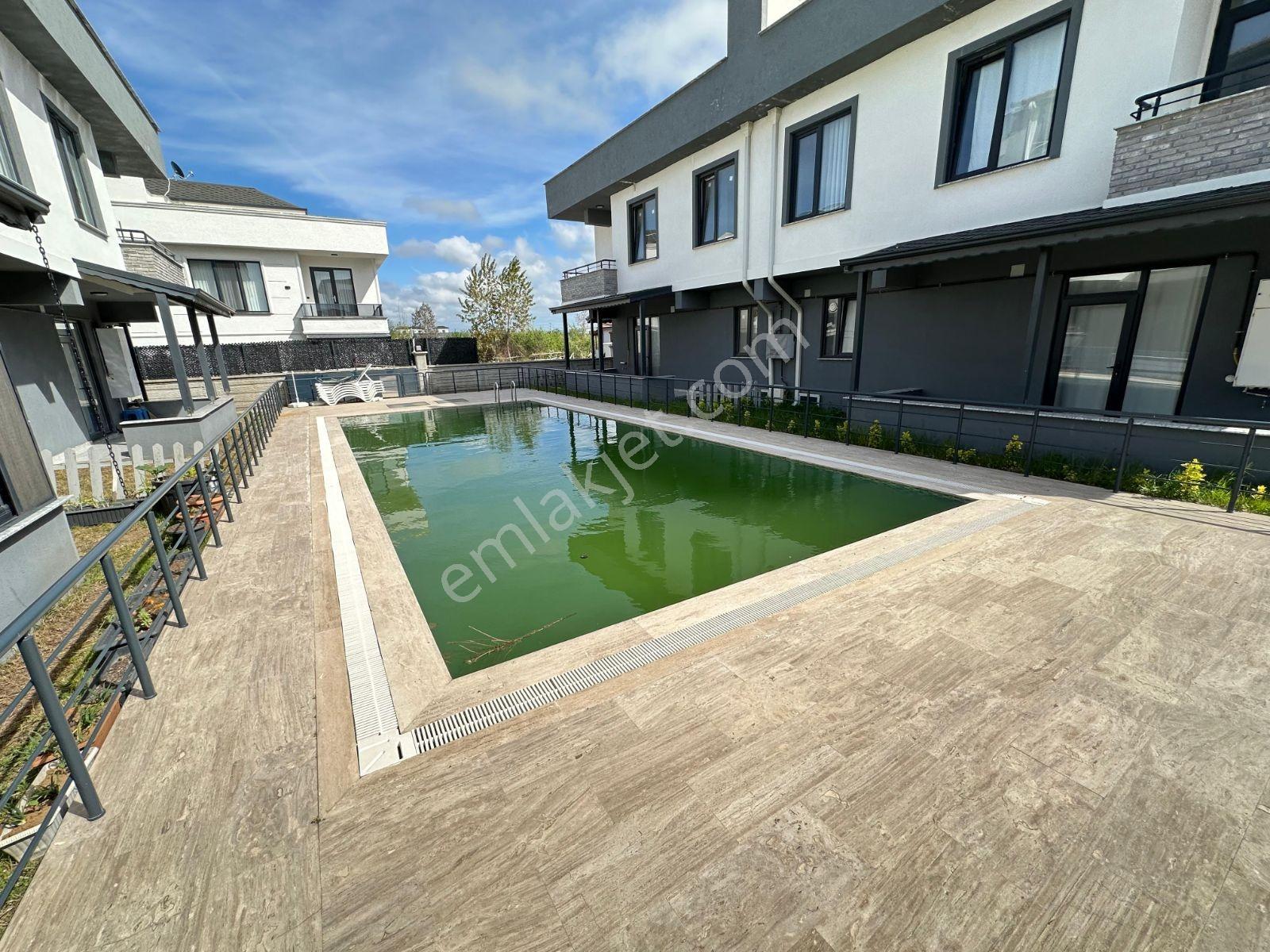 Karasu Sahilinde | Havuzlu Sitede | 5+1 Triplex Köşe Villa - Görsel 13