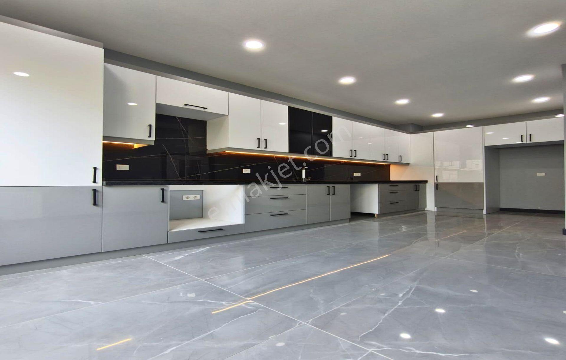 Güzelce'de Müstakil Bahçeli Havuzlu Deniz Manzaralı 6+2 Villa !! - Görsel 45