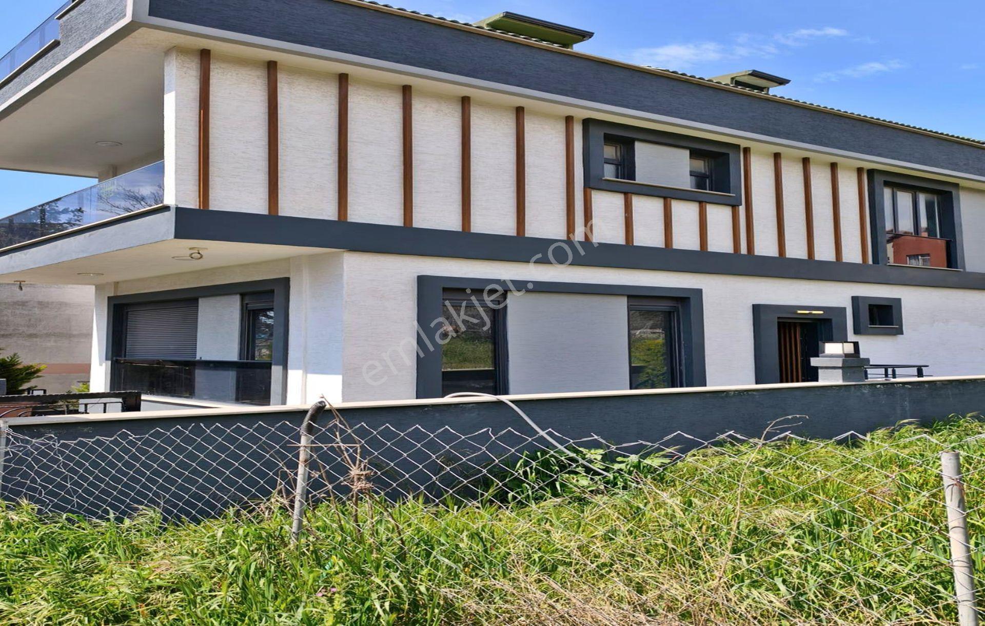 Güzelce'de Müstakil Bahçeli Havuzlu Deniz Manzaralı 6+2 Villa !! - Görsel 21