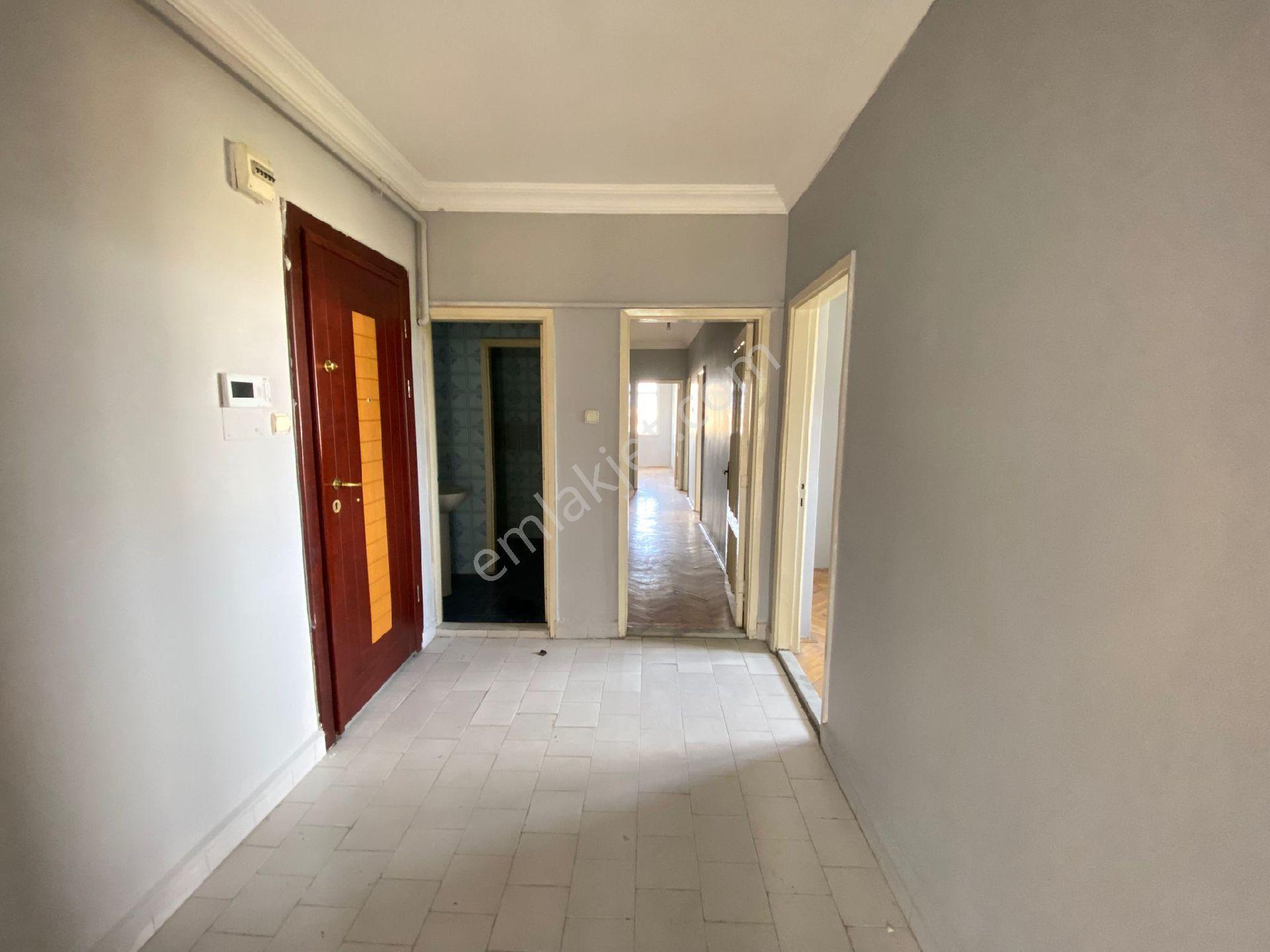 İstasyon Caddesinde Nezih Bir Apartmanda Geniş Kiralık 3+1 Daire - Görsel 18