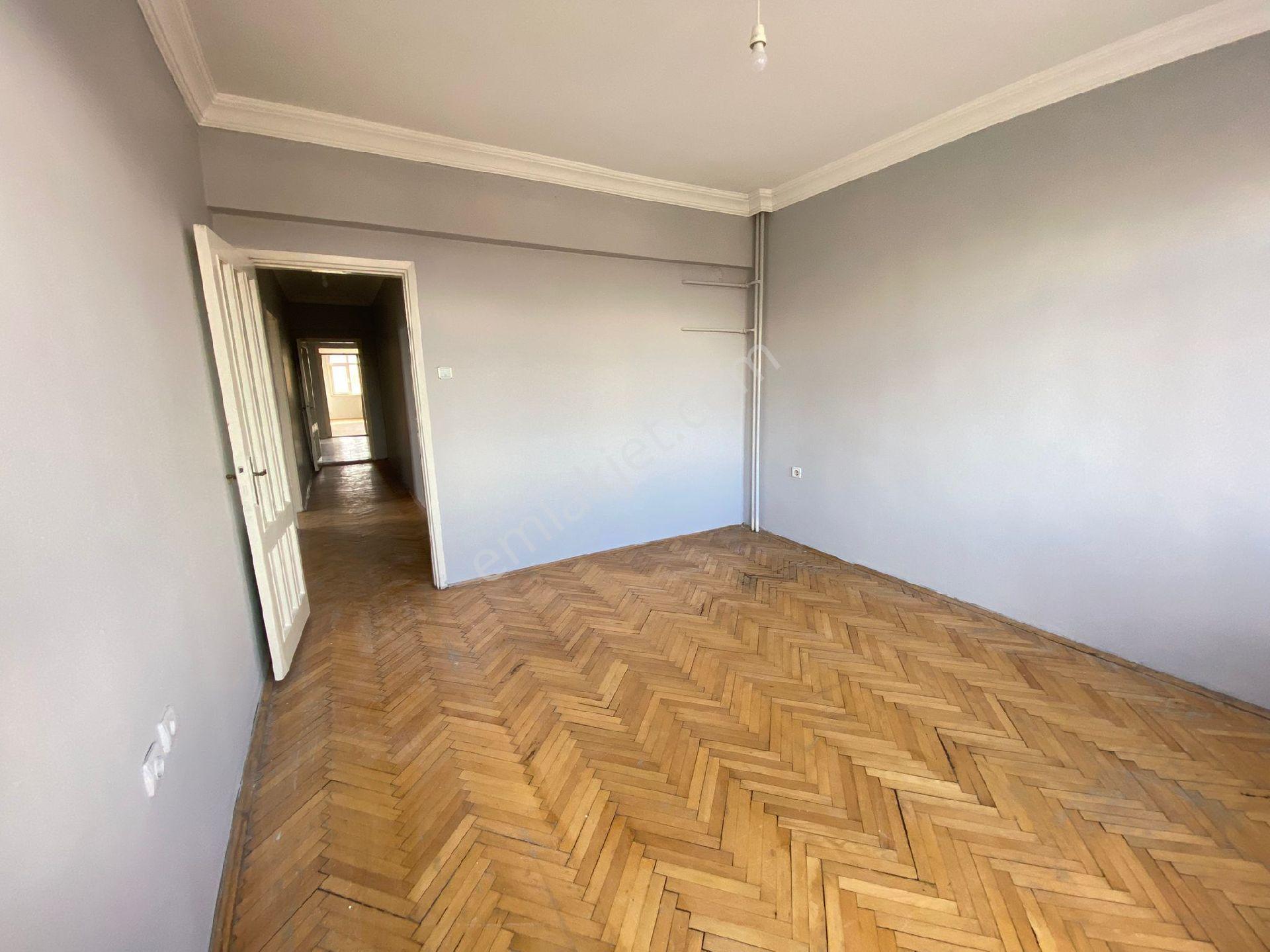 İstasyon Caddesinde Nezih Bir Apartmanda Geniş Kiralık 3+1 Daire - Görsel 12