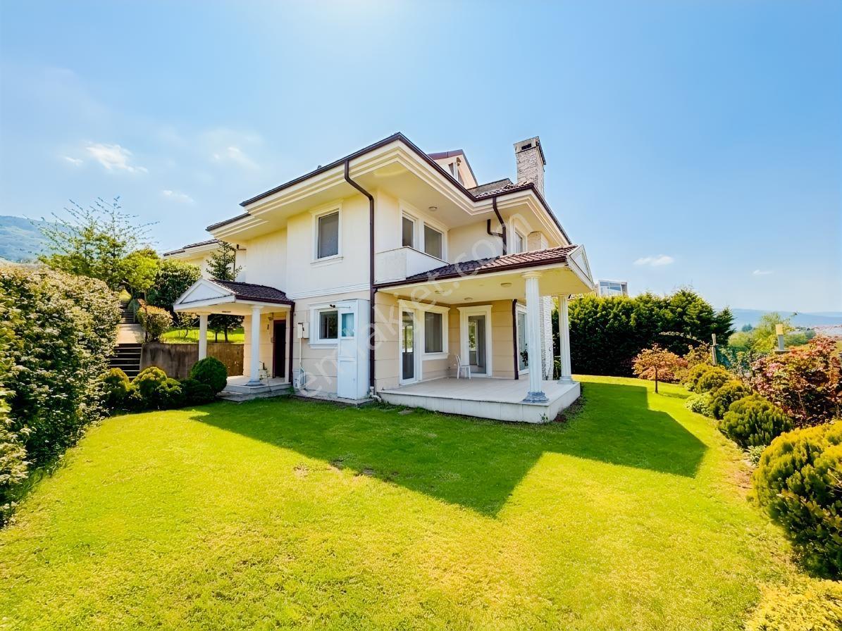 Çağlayan Elegance Sitesinde Deniz Manzaralı 4+1 Tripleks Villa