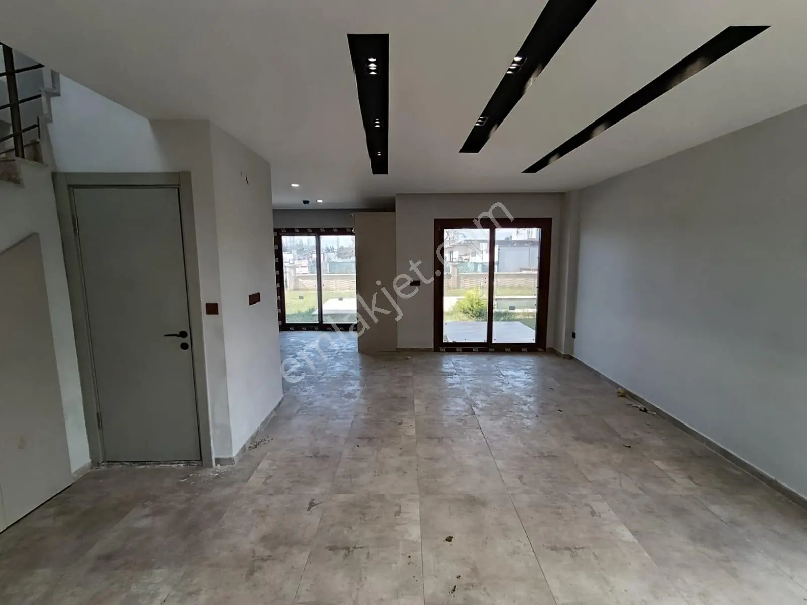 Havuzlu Sitede Sıfır Müstakil Villa, Sahile 1 Km Mesafede - Görsel 4