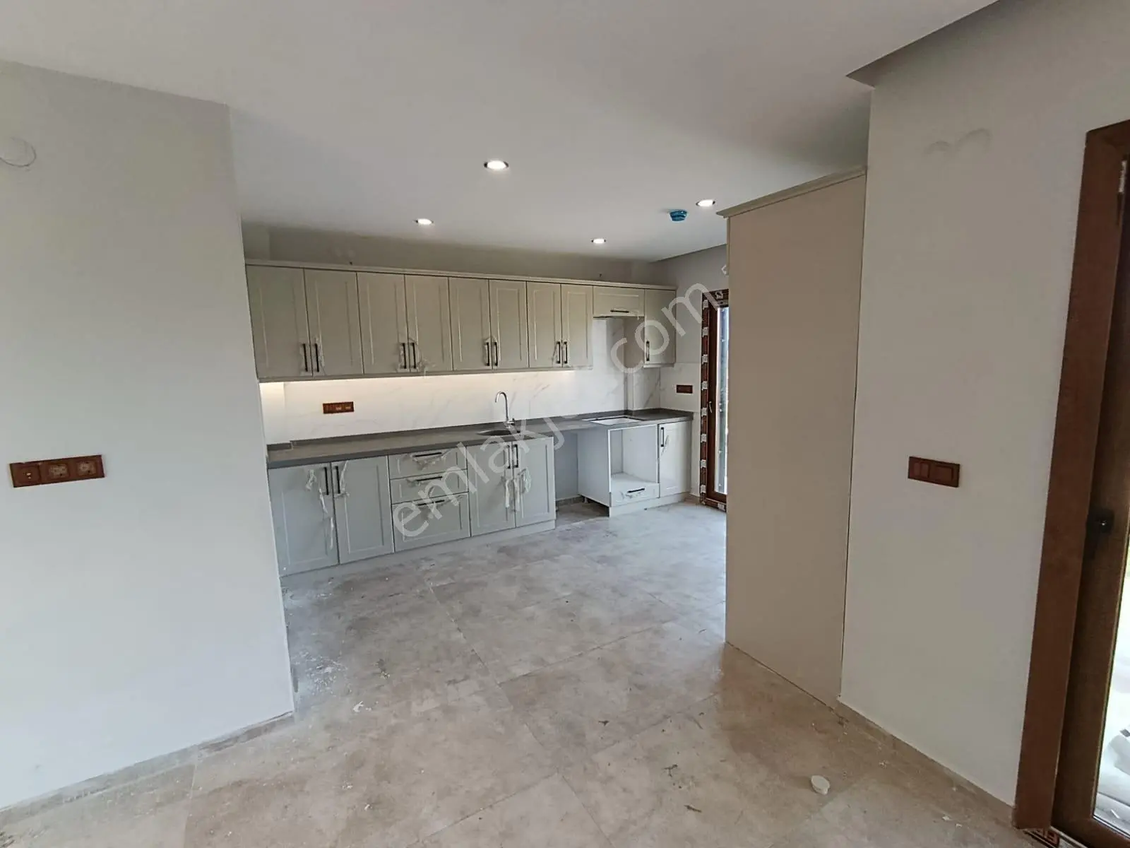 Havuzlu Sitede Sıfır Müstakil Villa, Sahile 1 Km Mesafede - Görsel 5