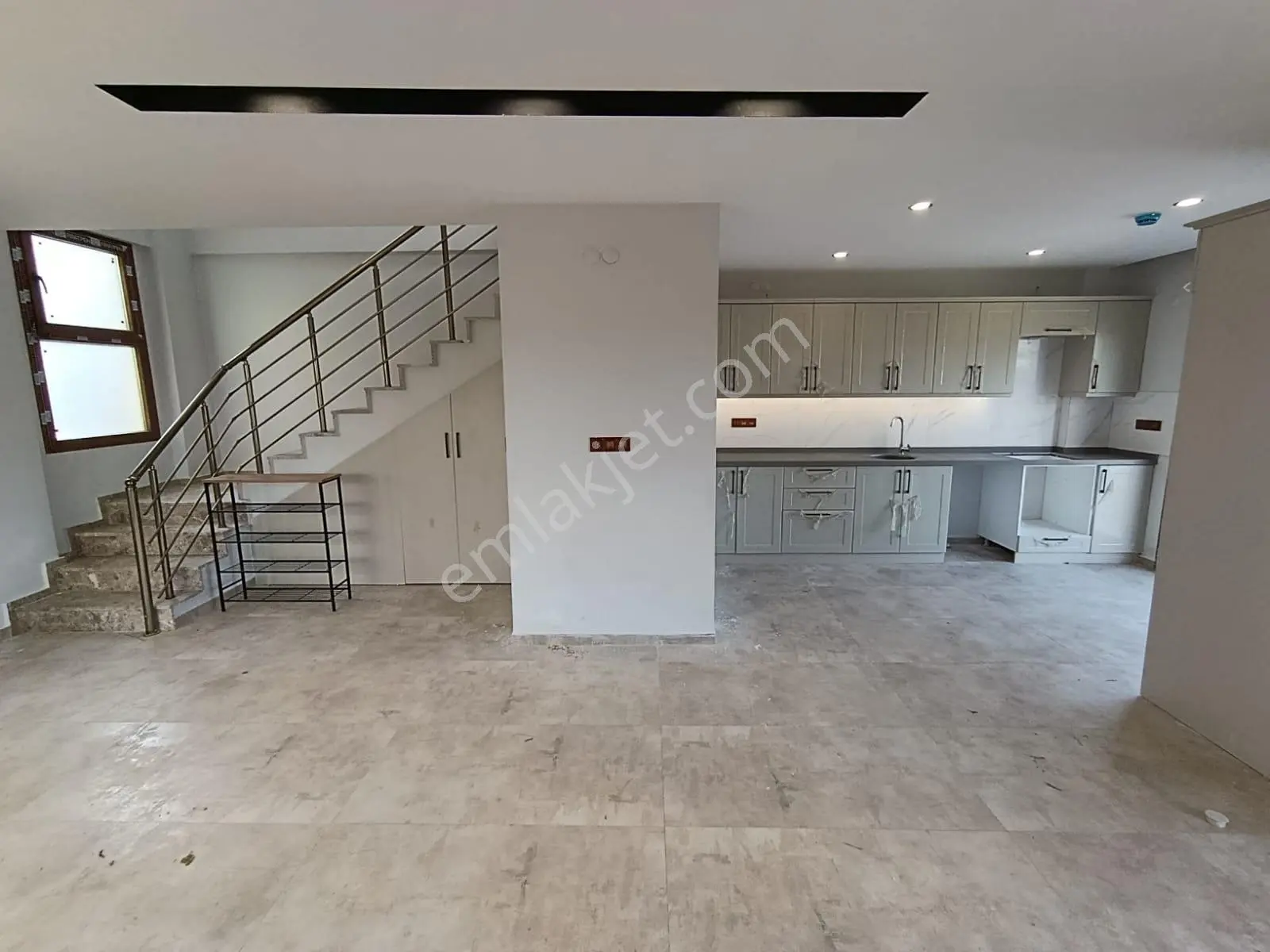 Havuzlu Sitede Sıfır Müstakil Villa, Sahile 1 Km Mesafede - Görsel 3