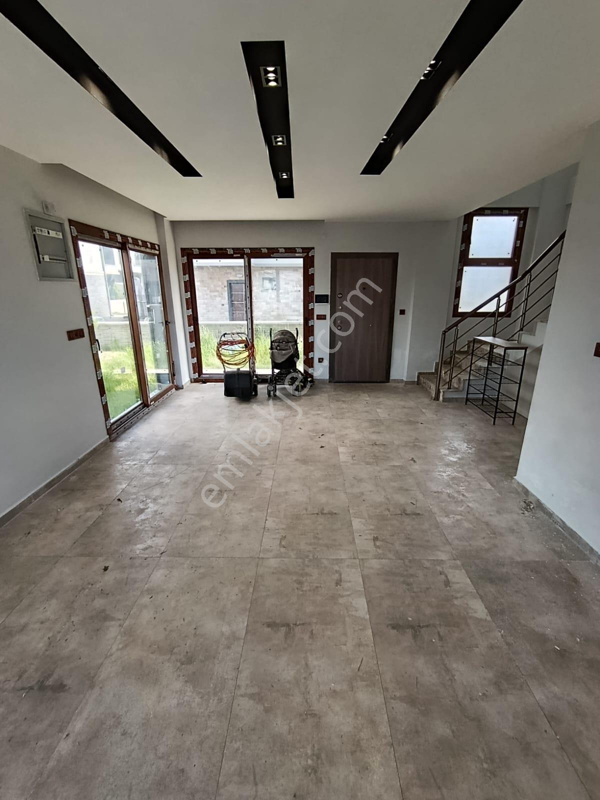 Havuzlu Sitede Sıfır Müstakil Villa, Sahile 1 Km Mesafede - Görsel 11