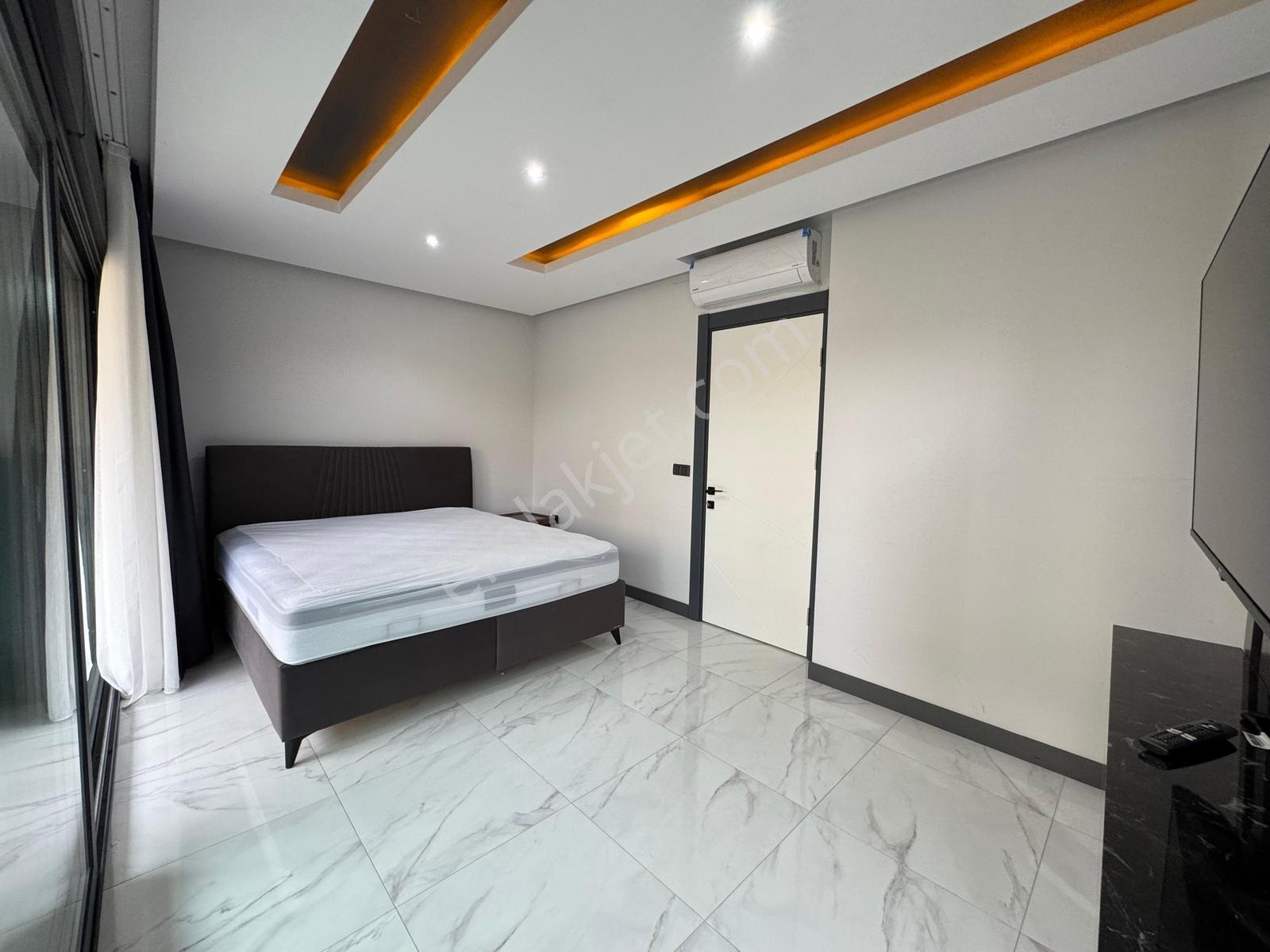 Clara Gayrimenkul'den Alanya'da Satılık Tripleks Villa - Görsel 17