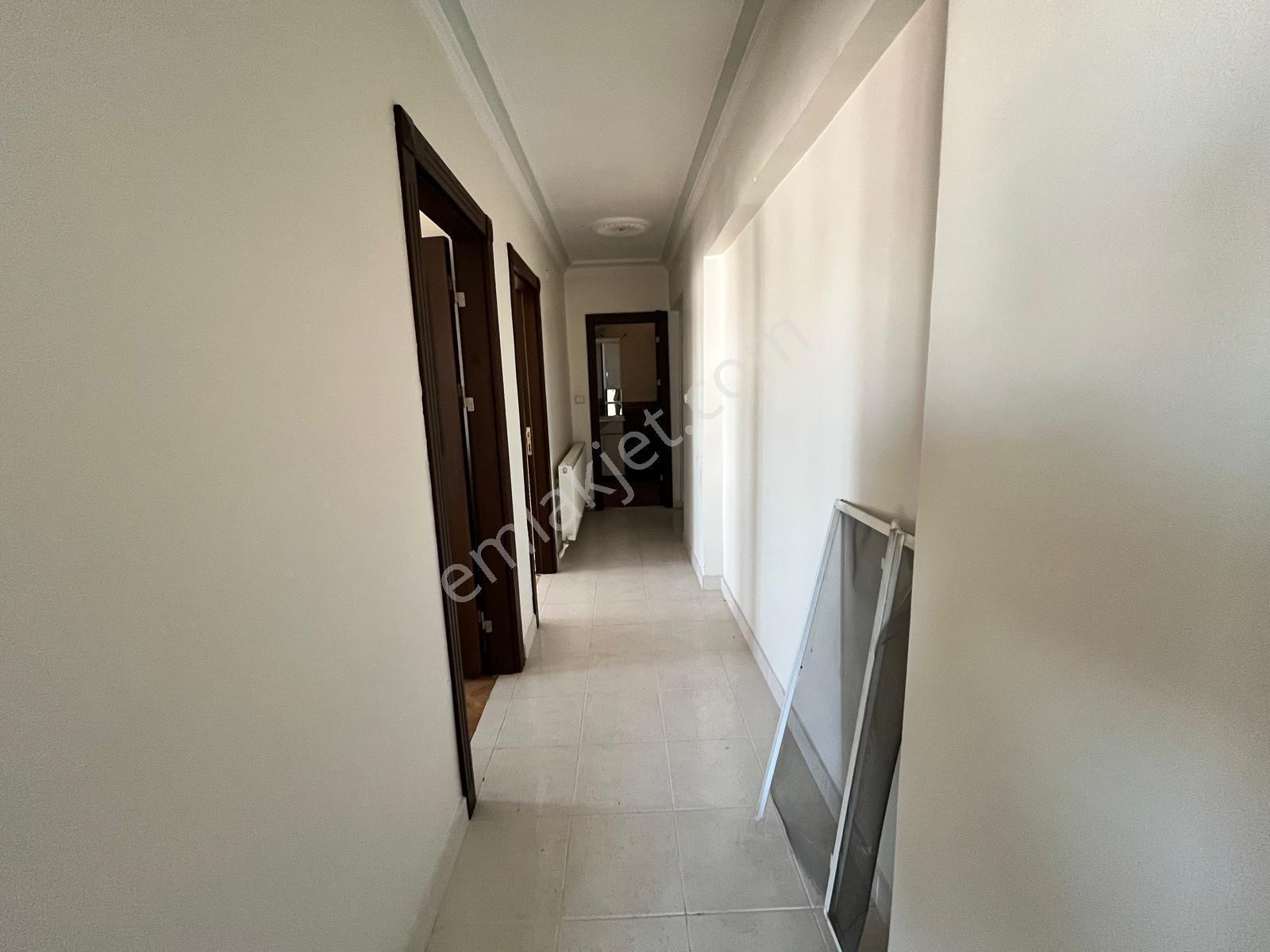 Danışment Yakını Yunus Emre Cad. Üzerinde Asansörlü Site İçi 3+1 - Görsel 30