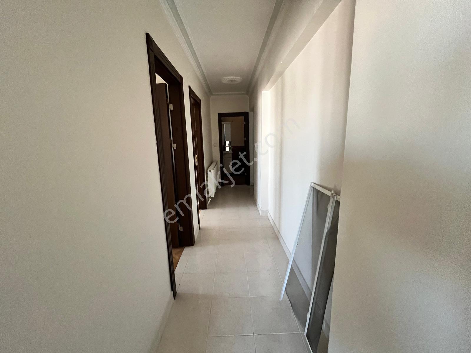 Danışment Yakını Yunus Emre Cad. Üzerinde Asansörlü Site İçi 3+1 - Görsel 31