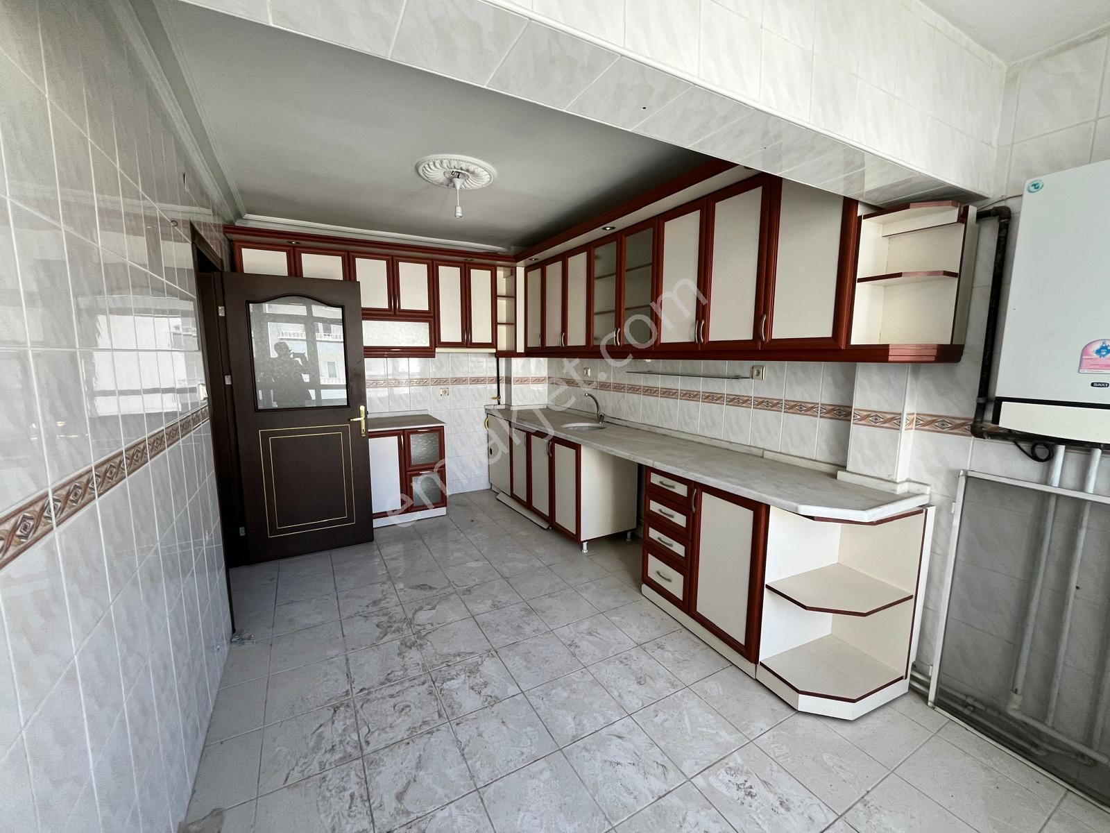 Danışment Yakını Yunus Emre Cad. Üzerinde Asansörlü Site İçi 3+1 - Görsel 5