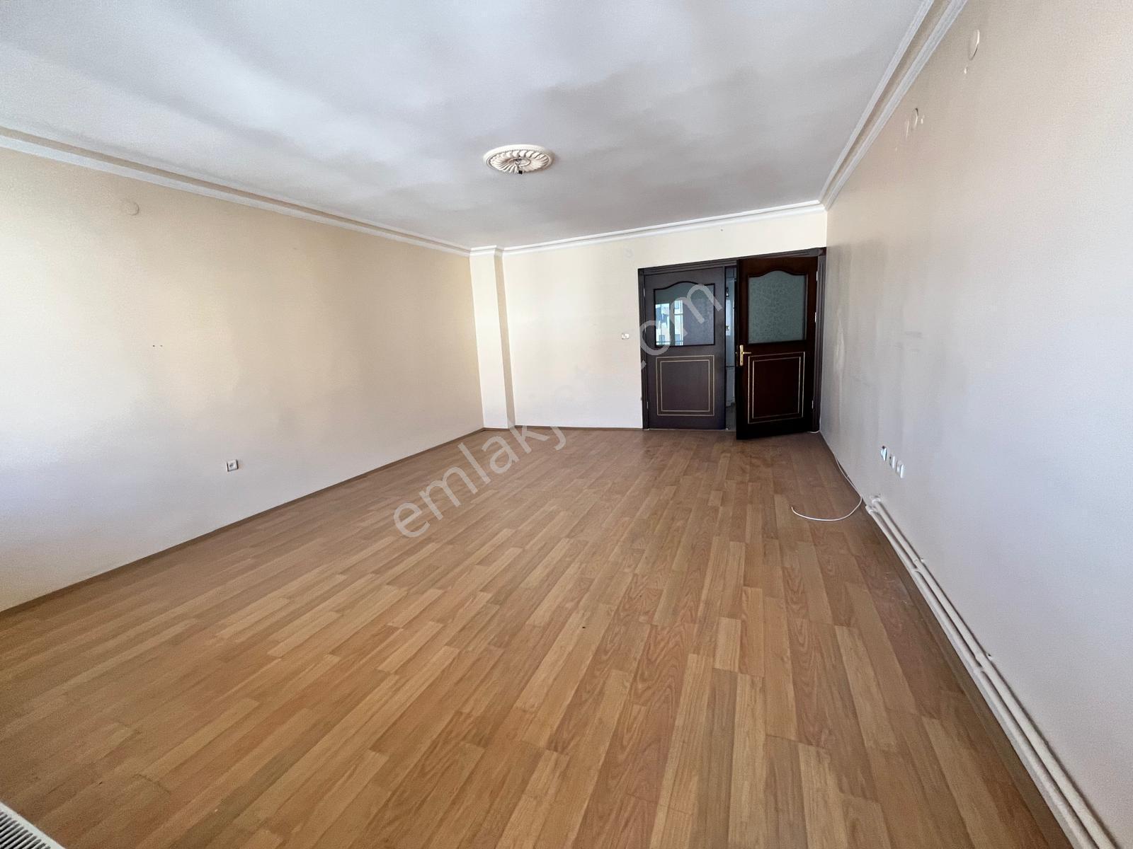 Danışment Yakını Yunus Emre Cad. Üzerinde Asansörlü Site İçi 3+1 - Görsel 11