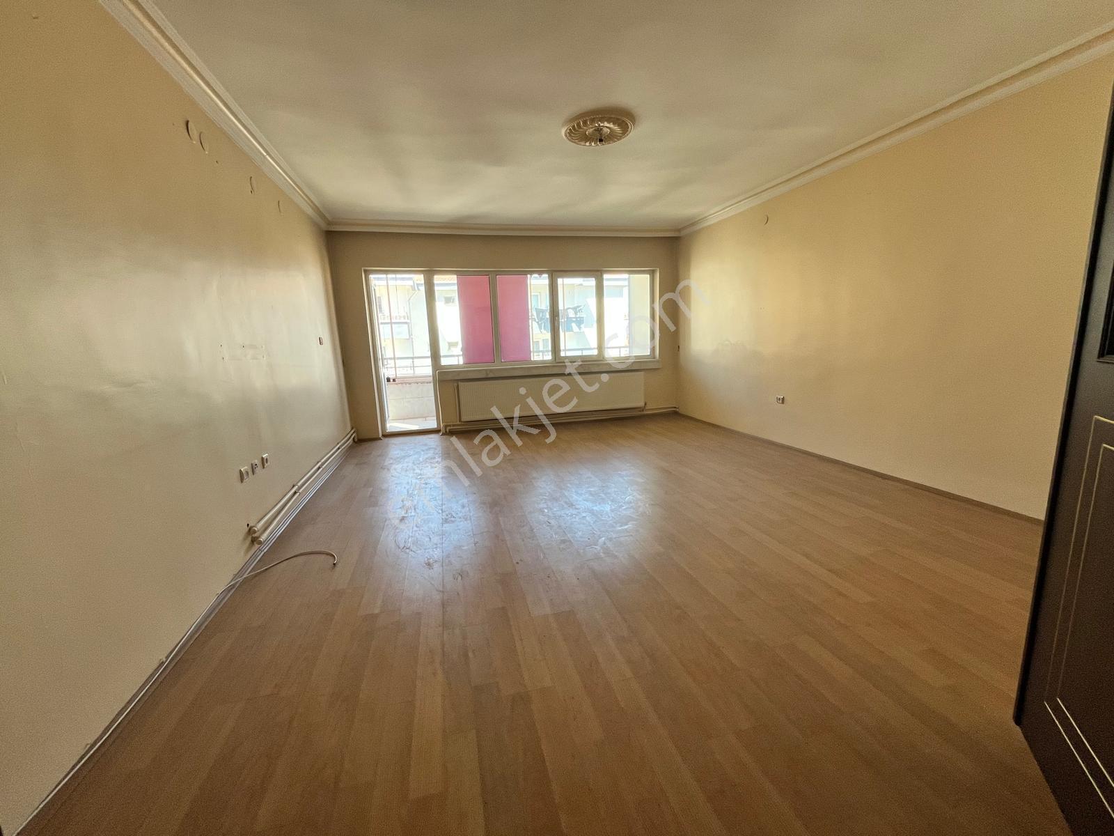 Danışment Yakını Yunus Emre Cad. Üzerinde Asansörlü Site İçi 3+1 - Görsel 32