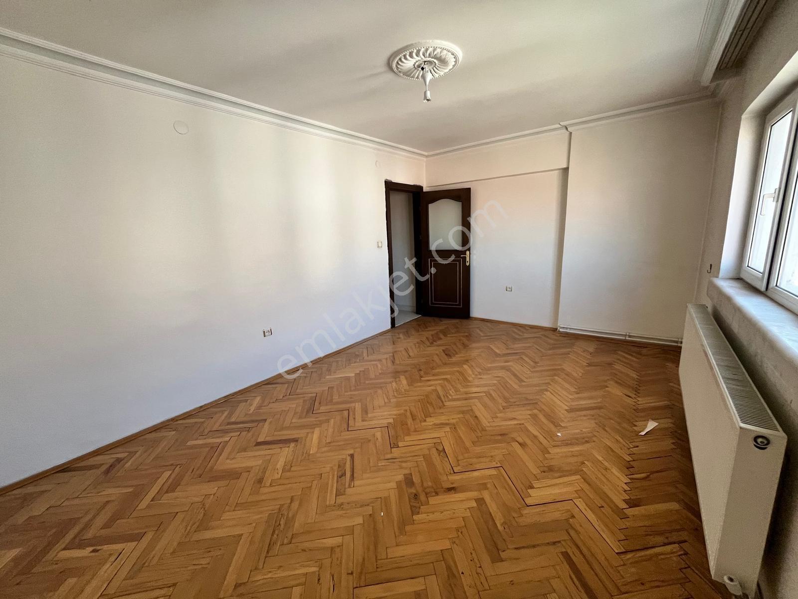 Danışment Yakını Yunus Emre Cad. Üzerinde Asansörlü Site İçi 3+1 - Görsel 29