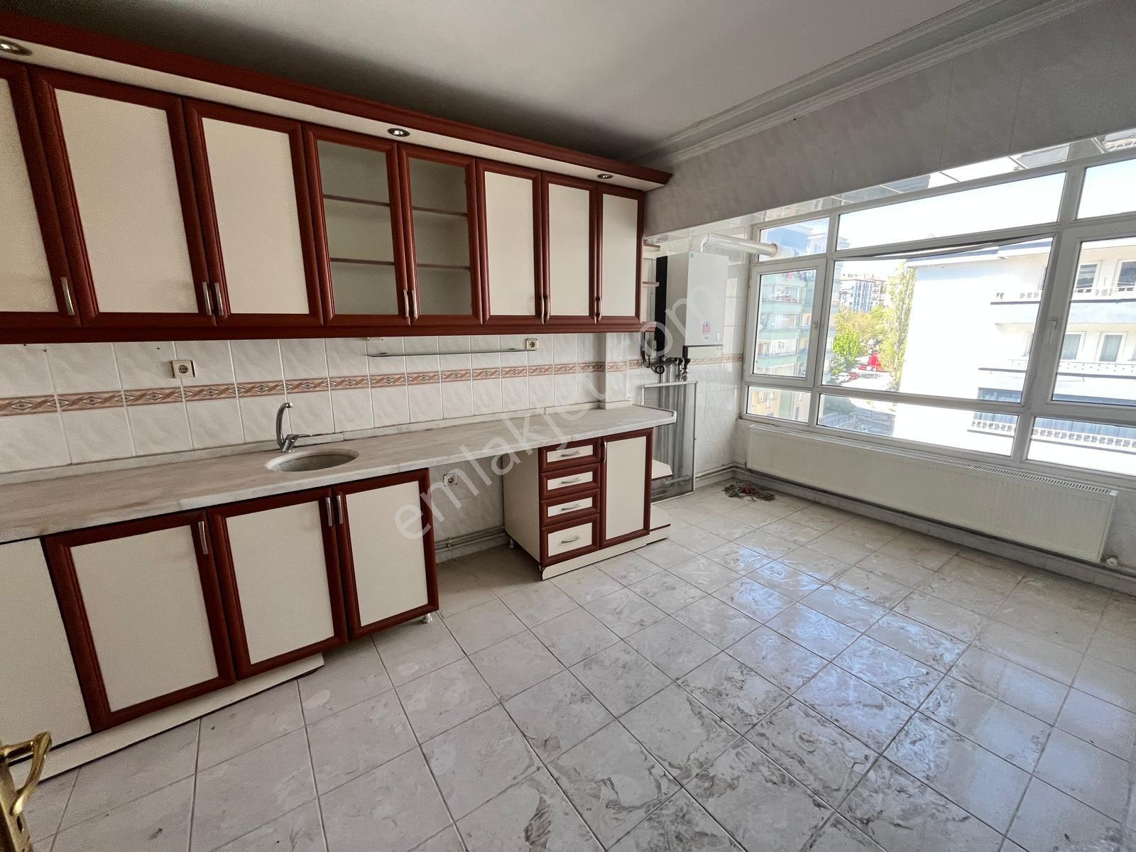 Danışment Yakını Yunus Emre Cad. Üzerinde Asansörlü Site İçi 3+1 - Görsel 33