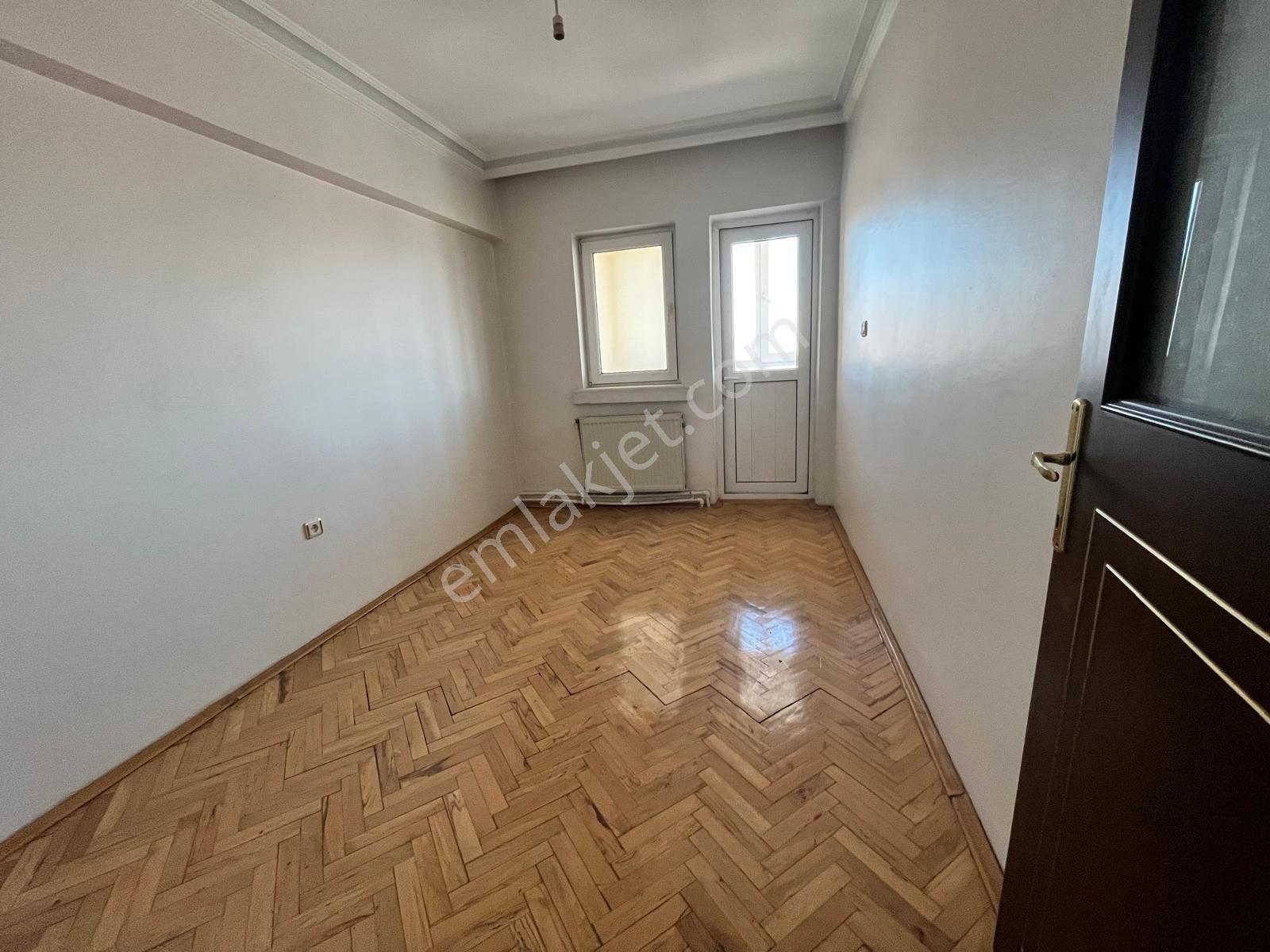 Danışment Yakını Yunus Emre Cad. Üzerinde Asansörlü Site İçi 3+1 - Görsel 23