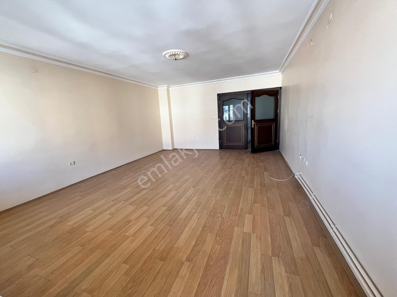 Danışment Yakını Yunus Emre Cad. Üzerinde Asansörlü Site İçi 3+1 - Görsel 12