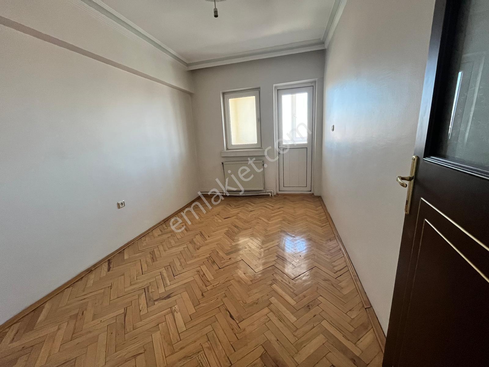 Danışment Yakını Yunus Emre Cad. Üzerinde Asansörlü Site İçi 3+1 - Görsel 22