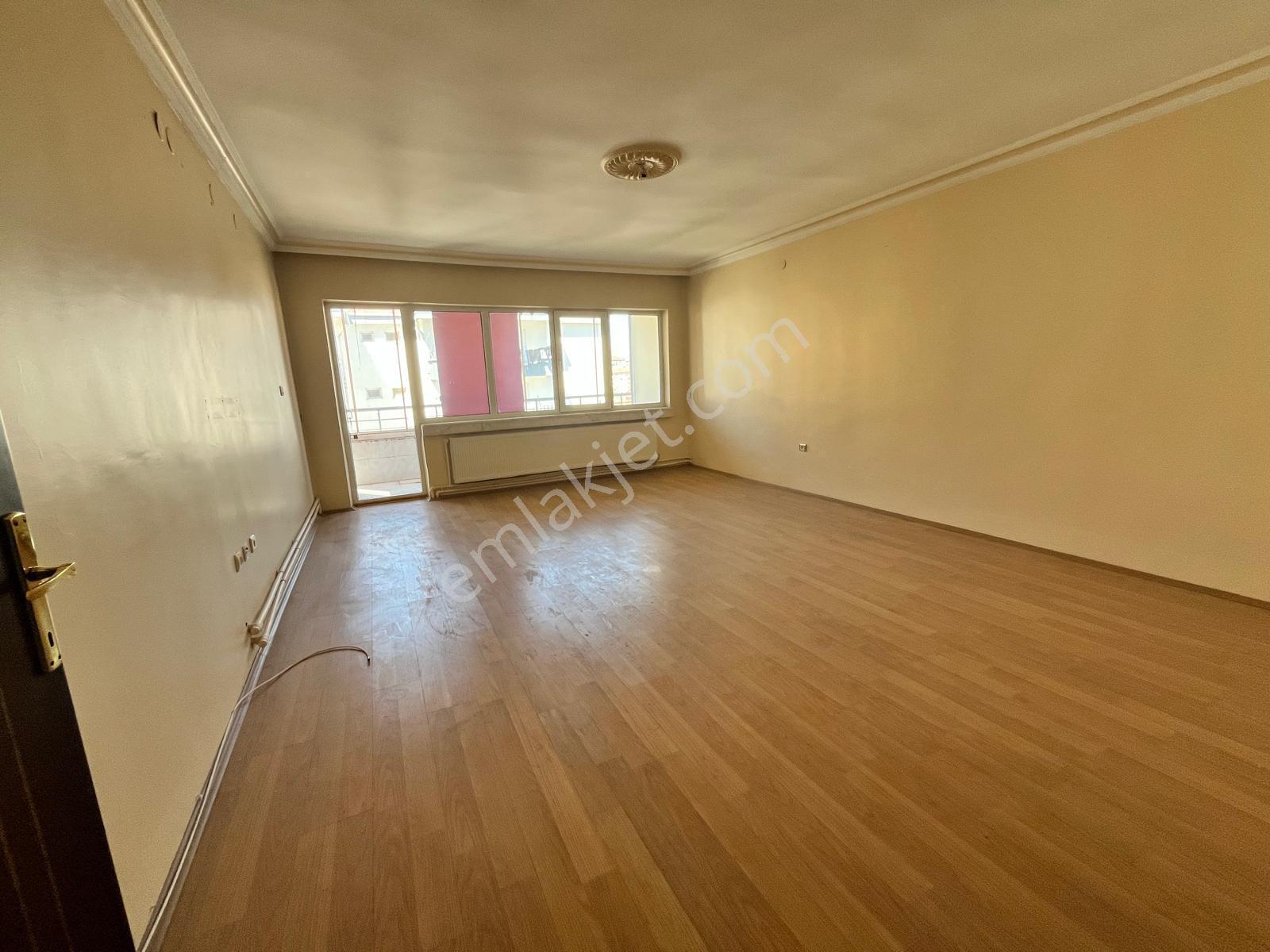 Danışment Yakını Yunus Emre Cad. Üzerinde Asansörlü Site İçi 3+1 - Görsel 8