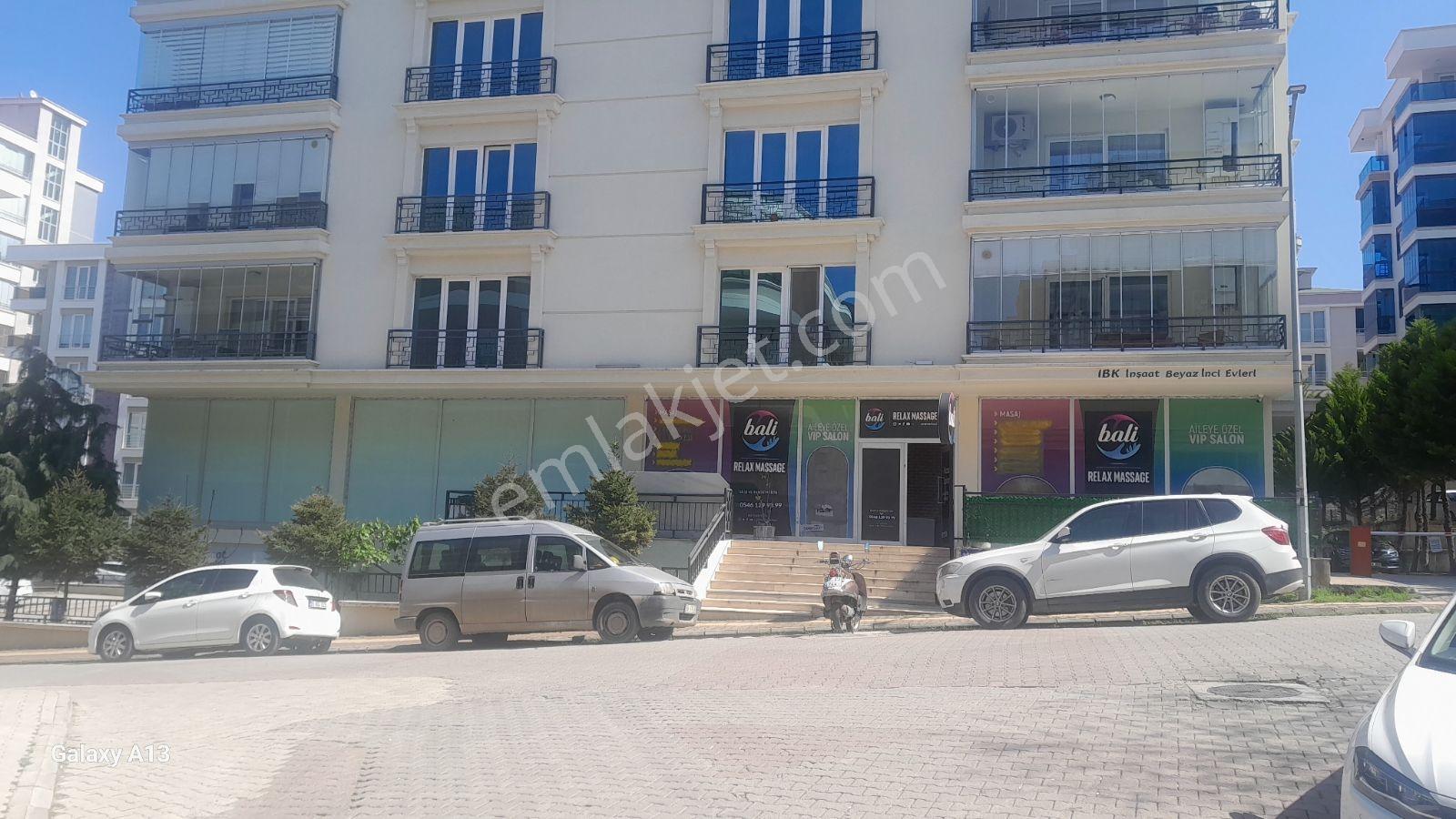 Kurumsal Firmaların Tercih Ettiği Bölge Satılık 200m.kare Dükkan