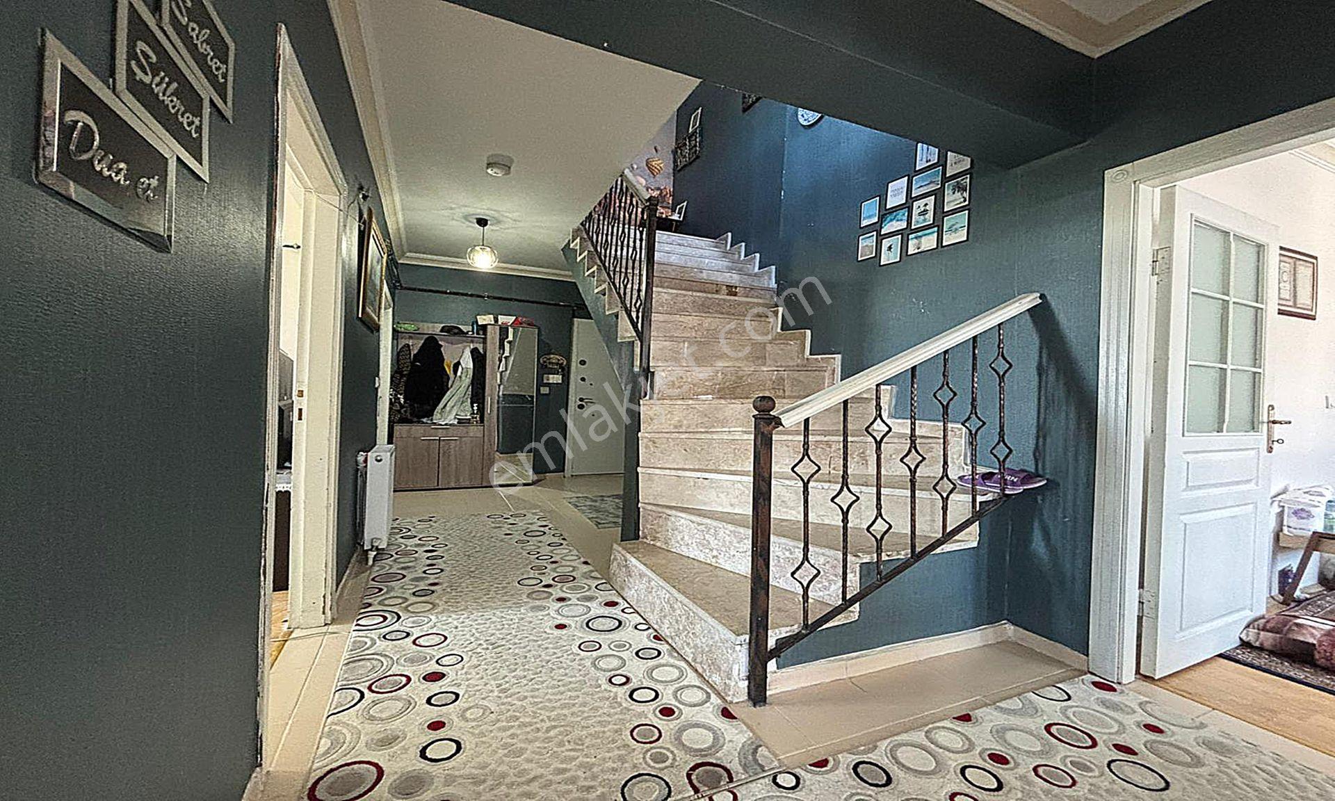 Bulvar'dan Kafkaslarda Kök Tapulu Satılık 5+1 Site İçinde Dübleks Daire