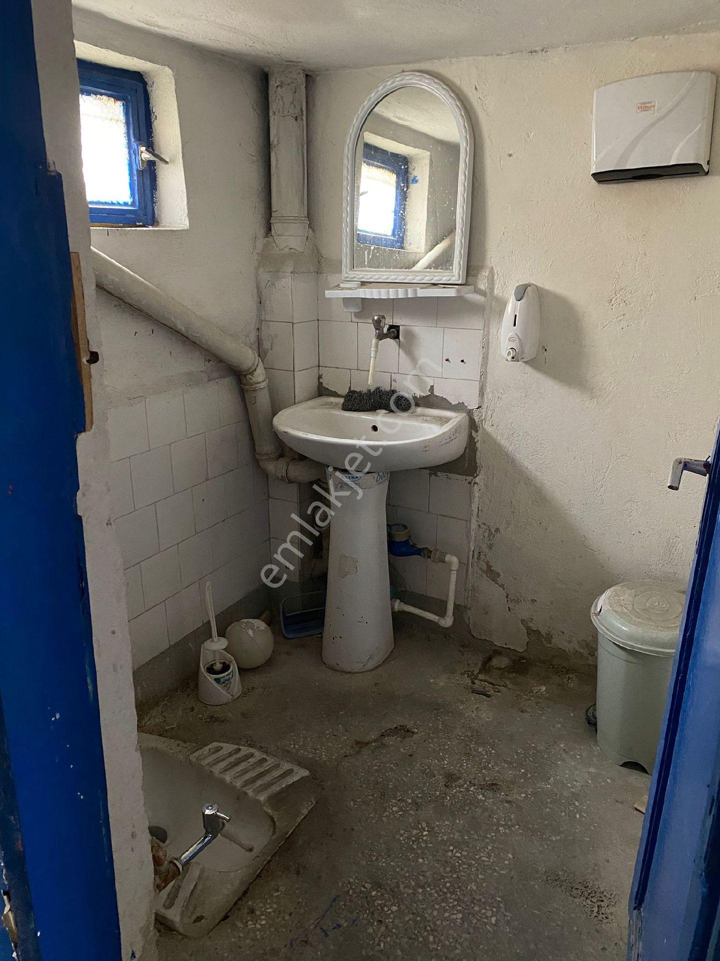 Kıbrıs Caddesinde Geniş Kiralık Dükkan - Görsel 12