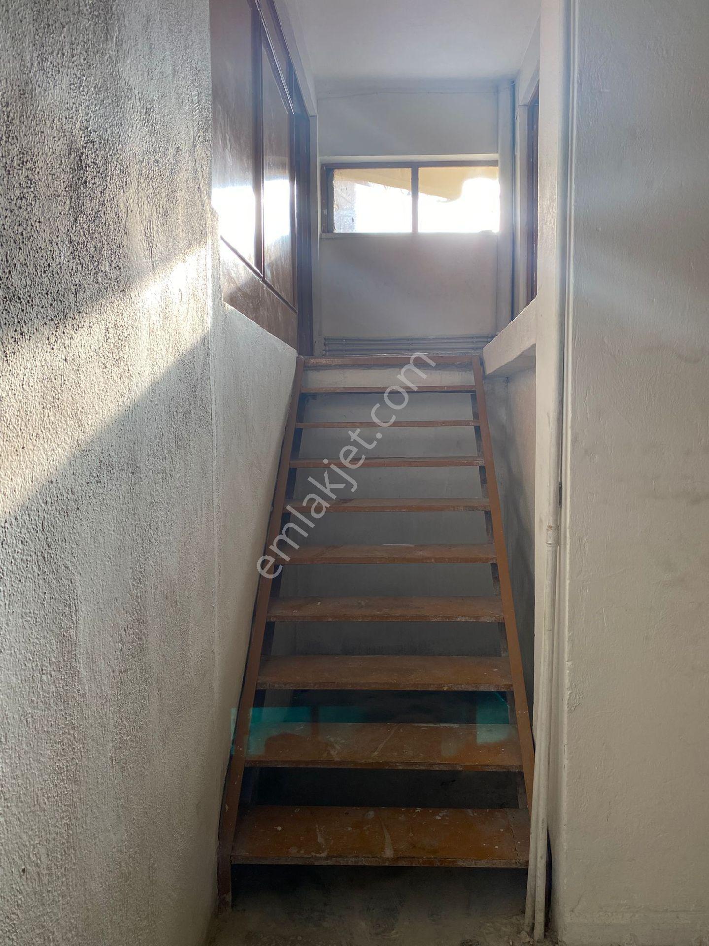 Kıbrıs Caddesinde Geniş Kiralık Dükkan - Görsel 11