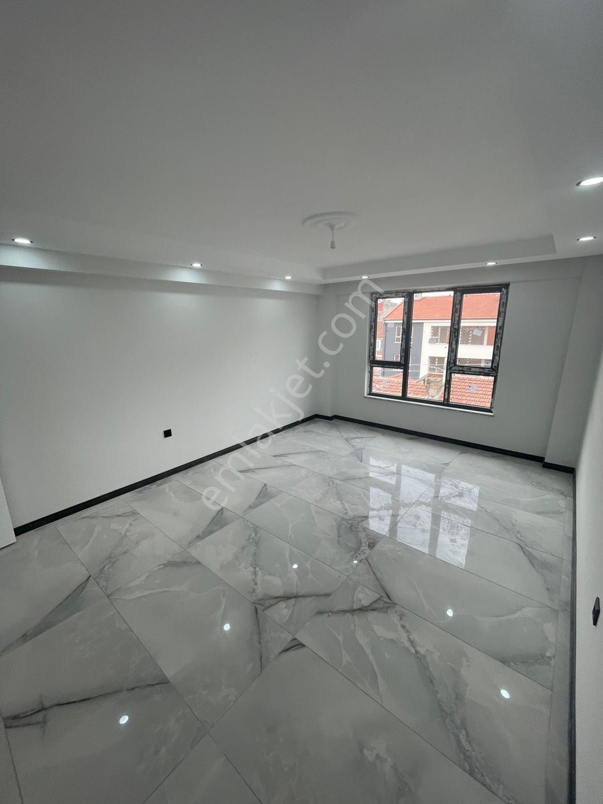 2+1-105 M2-asansörlü-lüks Daire-araç Takasına Uygun - Görsel 3