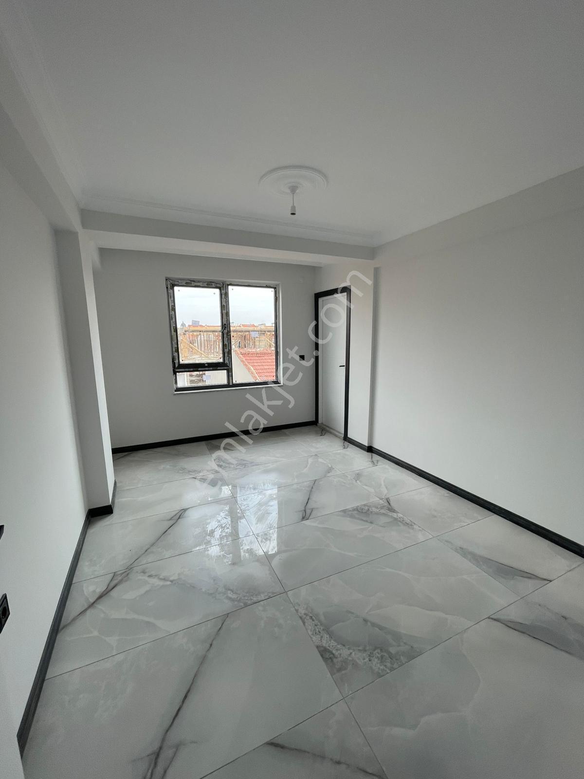 2+1-105 M2-asansörlü-lüks Daire-araç Takasına Uygun - Görsel 11