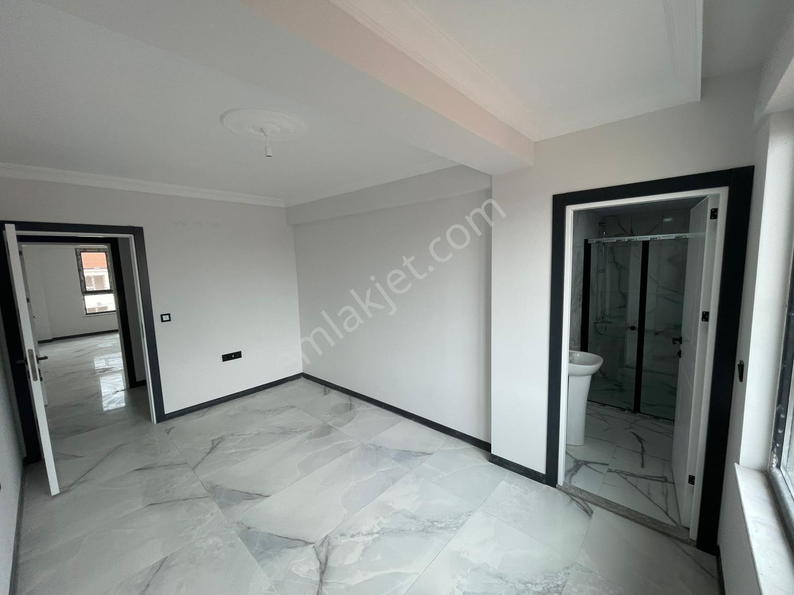 2+1-105 M2-asansörlü-lüks Daire-araç Takasına Uygun - Görsel 4