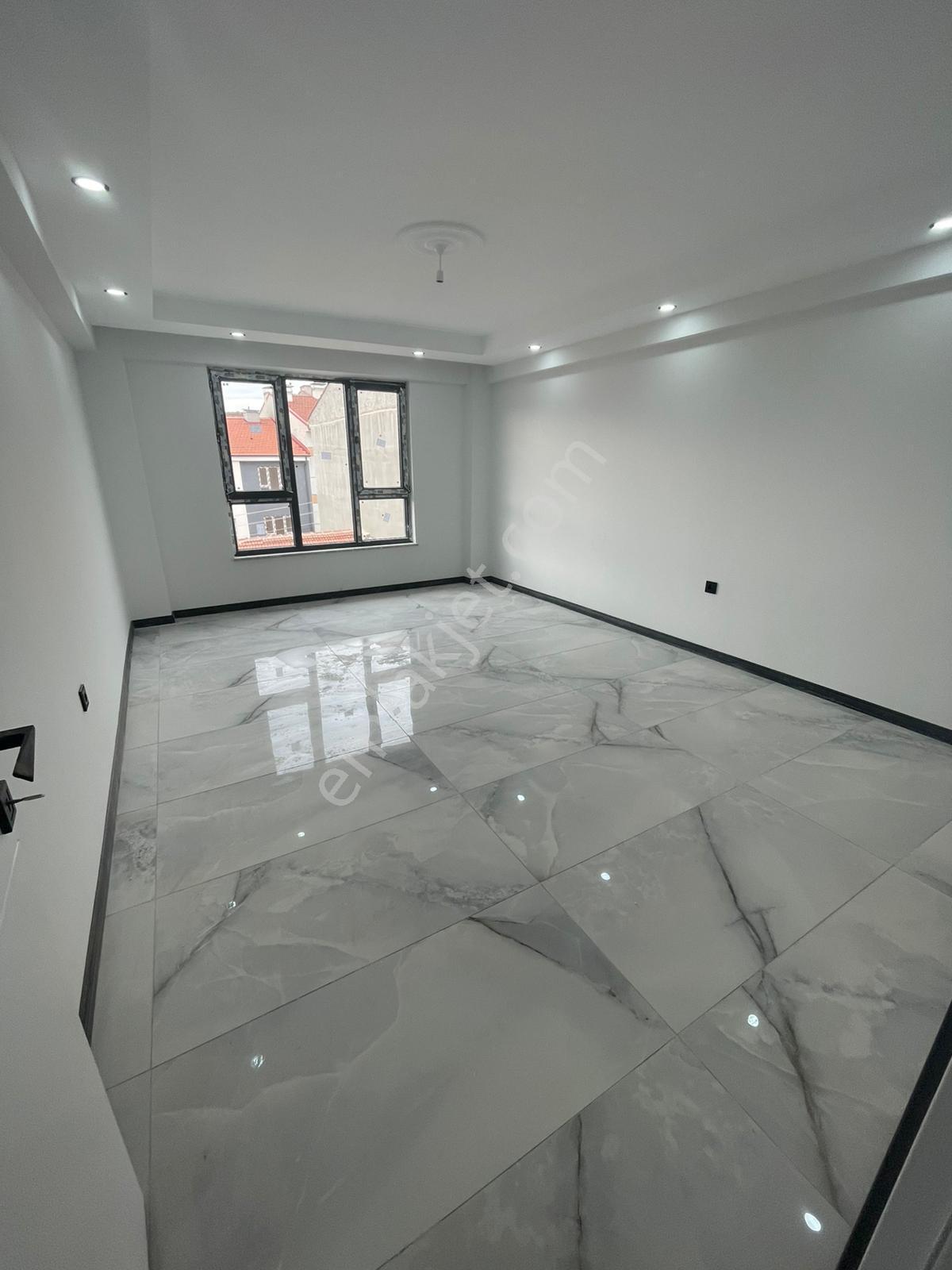 2+1-105 M2-asansörlü-lüks Daire-araç Takasına Uygun - Görsel 7