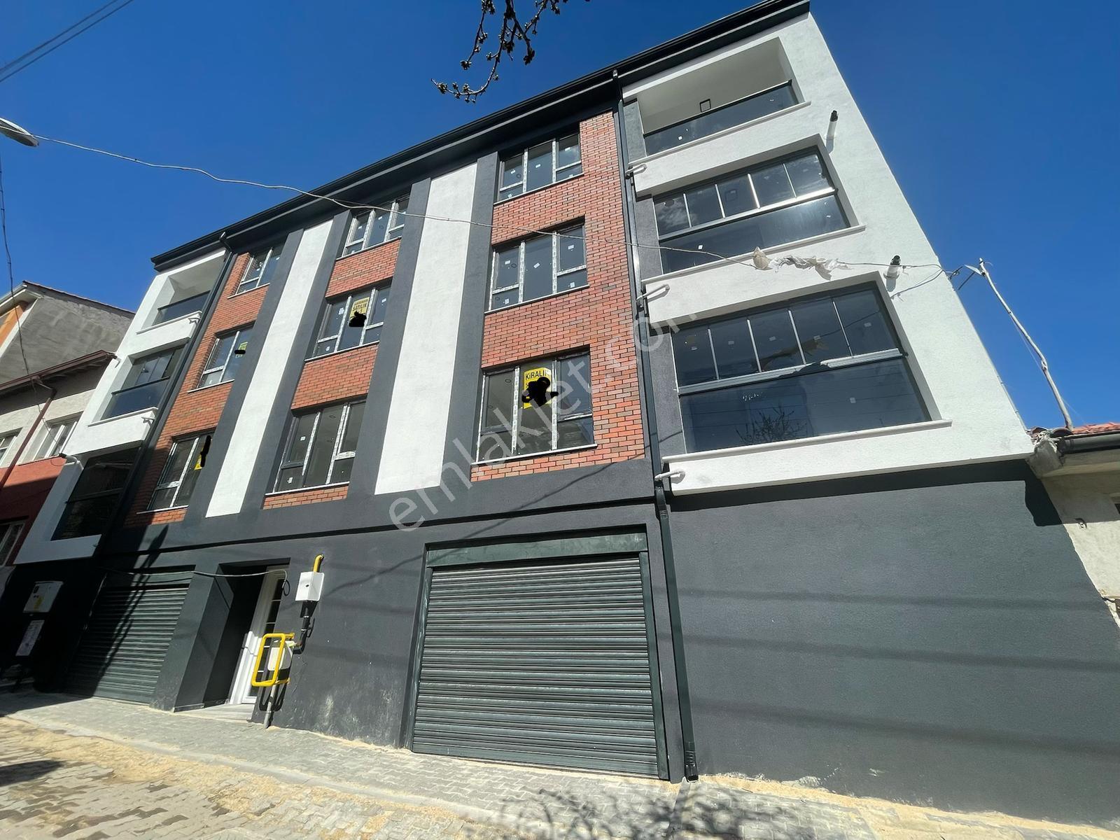 2+1-105 M2-asansörlü-lüks Daire-araç Takasına Uygun