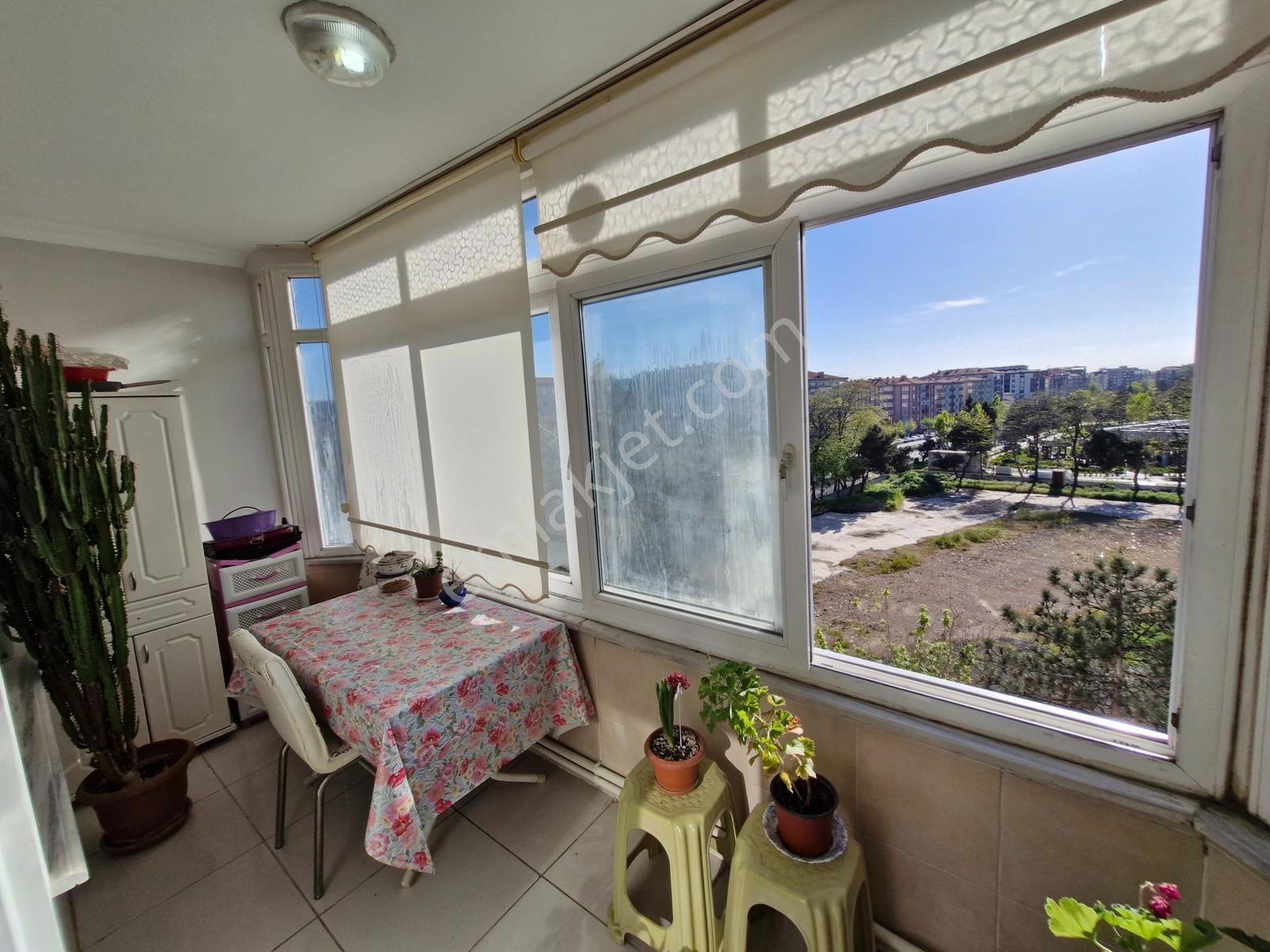 Muhittin Mah.millet Bahçesi Manzaralı, 150m² Satılık 3+1 Daire - Görsel 9