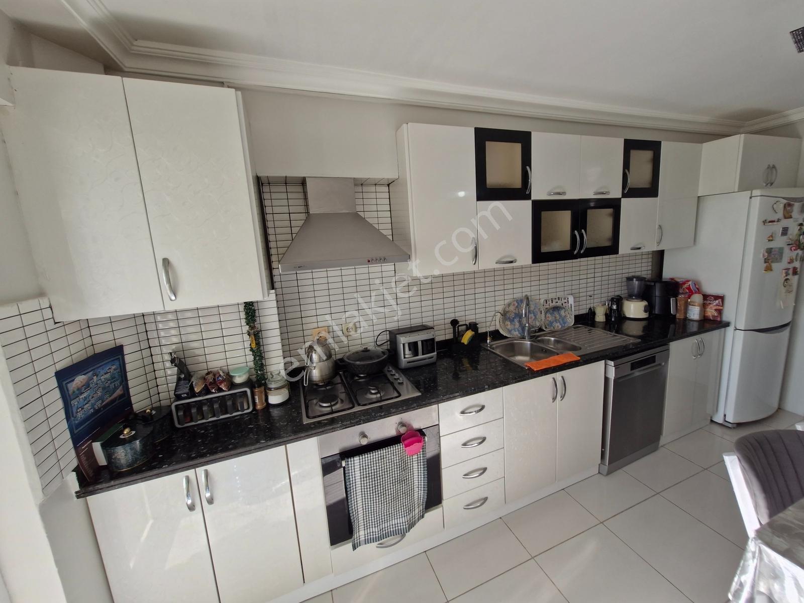 Muhittin Mah.millet Bahçesi Manzaralı, 150m² Satılık 3+1 Daire