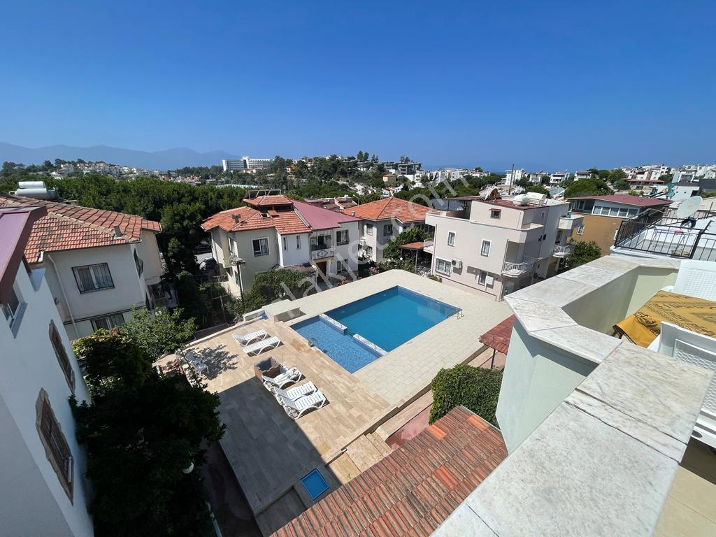 Kadınlar Denizi'nde Havuzlu Sitede Geniş 4+1 Villa - Görsel 23