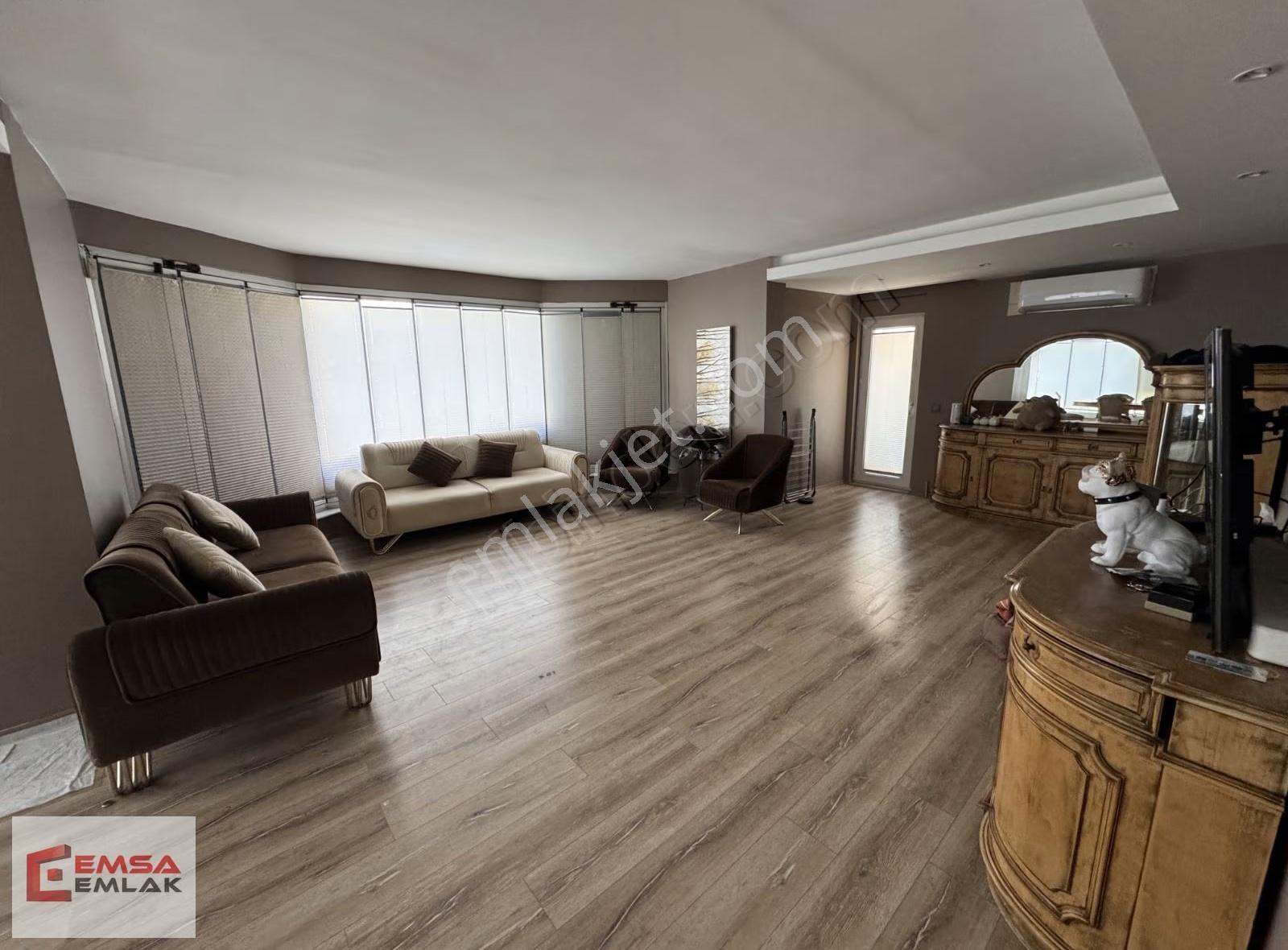 Kundu'da Havuzlu Sitede Geniş, Ferah 2+1 Eşyalı Lüks Daire