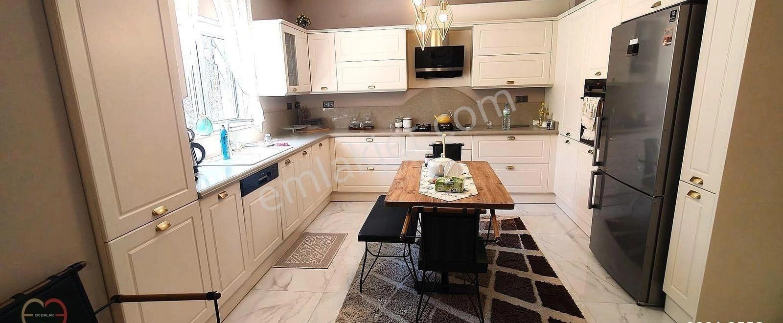 Bağlıca Merkezde Eşyalı 6+1 270 M2 Büyük Bahçeli Lüks Villa - Görsel 22