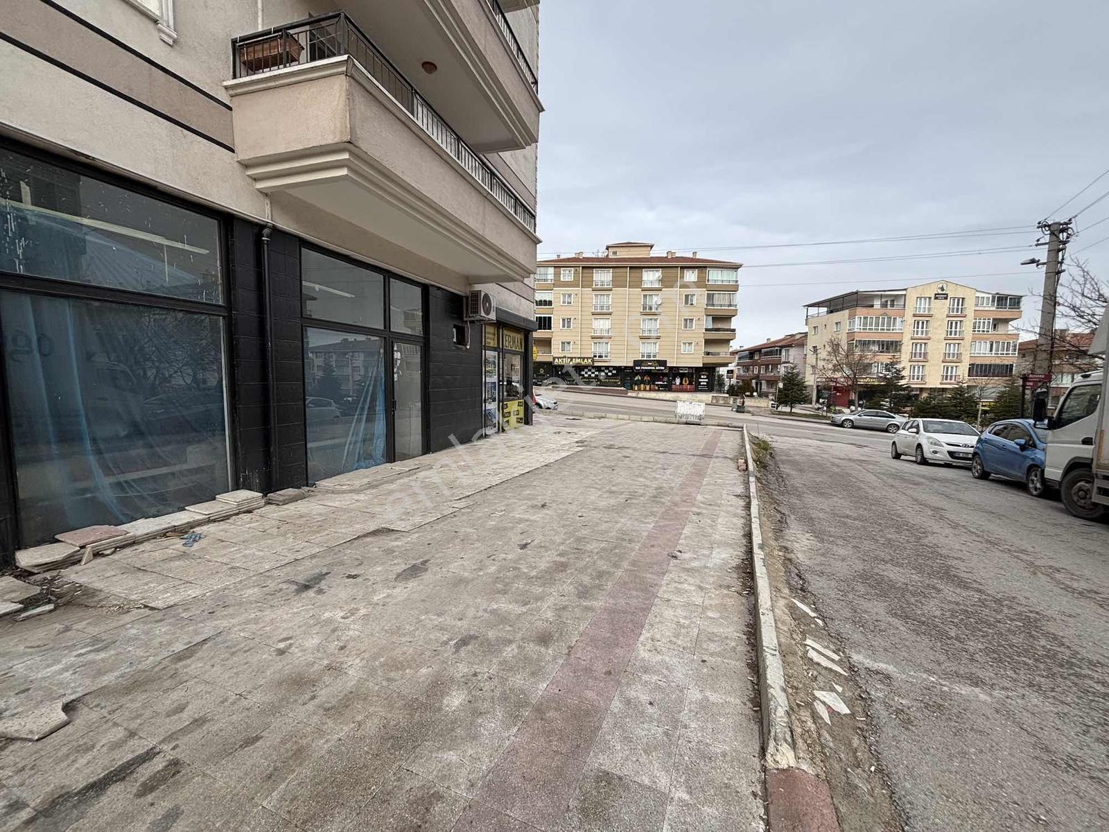 Buhara Caddesinde Satılık 35 M2 Kiracılı Fırsat Dükkan+depolu - Görsel 2