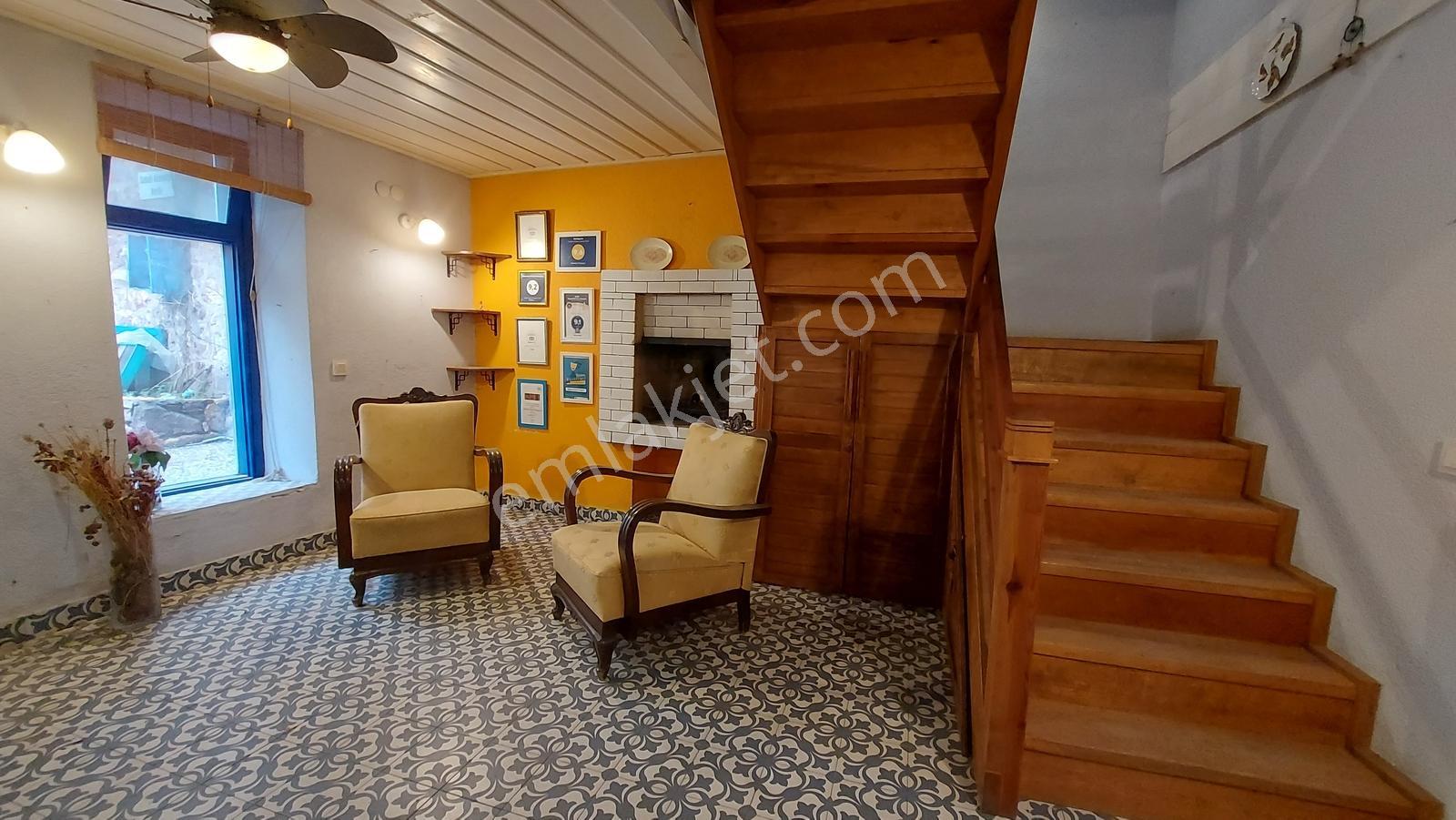 Ayvalık Merkez'de Tam Donanımlı İşletmeye Hazır Butik Otel