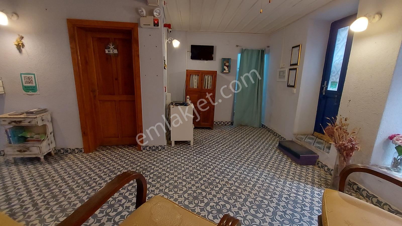 Ayvalık Merkez'de Tam Donanımlı İşletmeye Hazır Butik Otel - Görsel 30