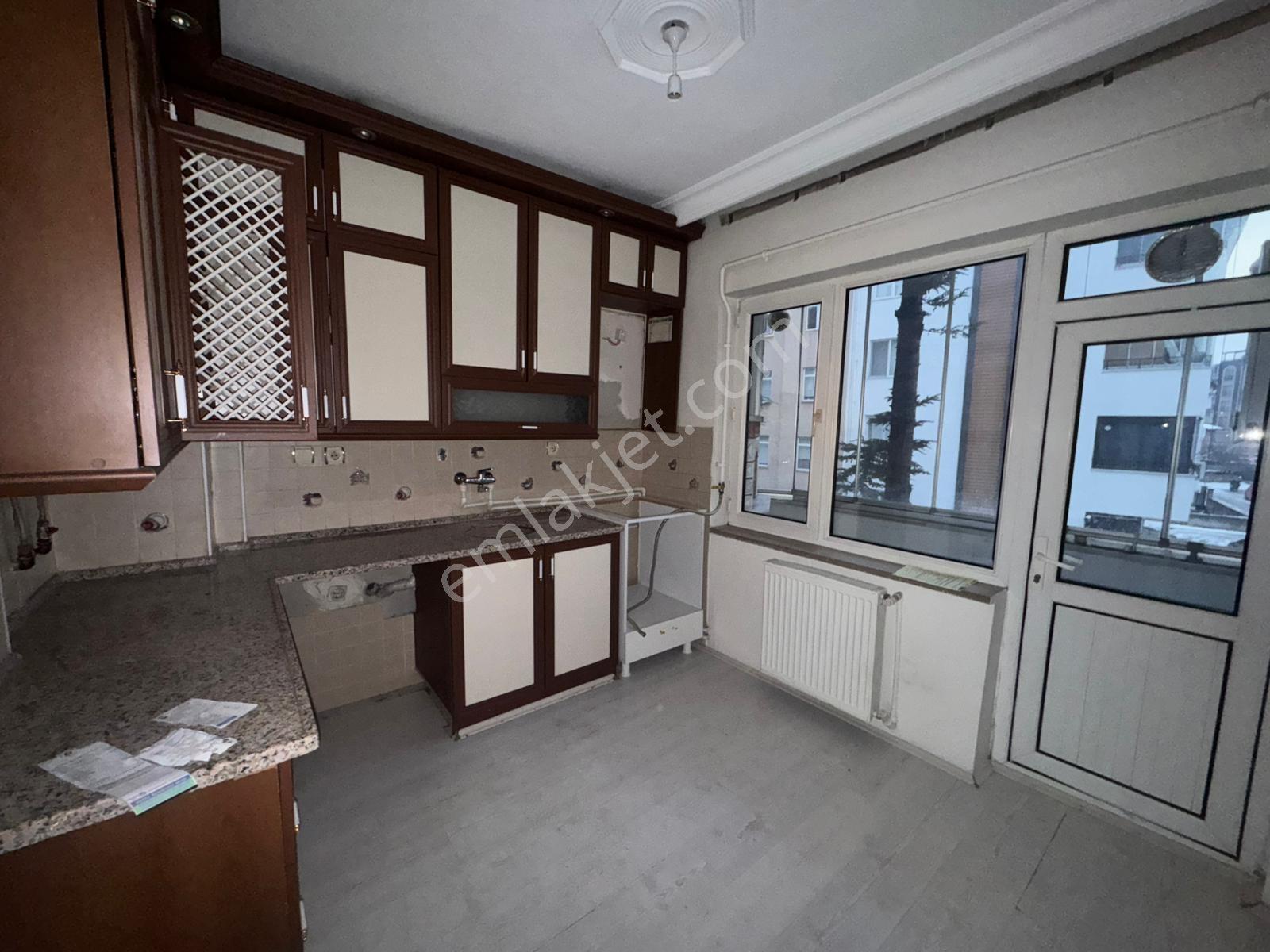 Maliye Yakınlarında Arakat Balkonlu 3+1 Site İçerisinde Kiralık - Görsel 25