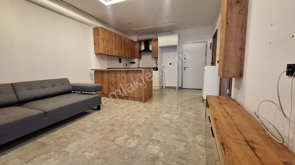 Kuşadasında Havuzlu Sitede Doğalgazlı Satılık 1+1 Daire - Görsel 12