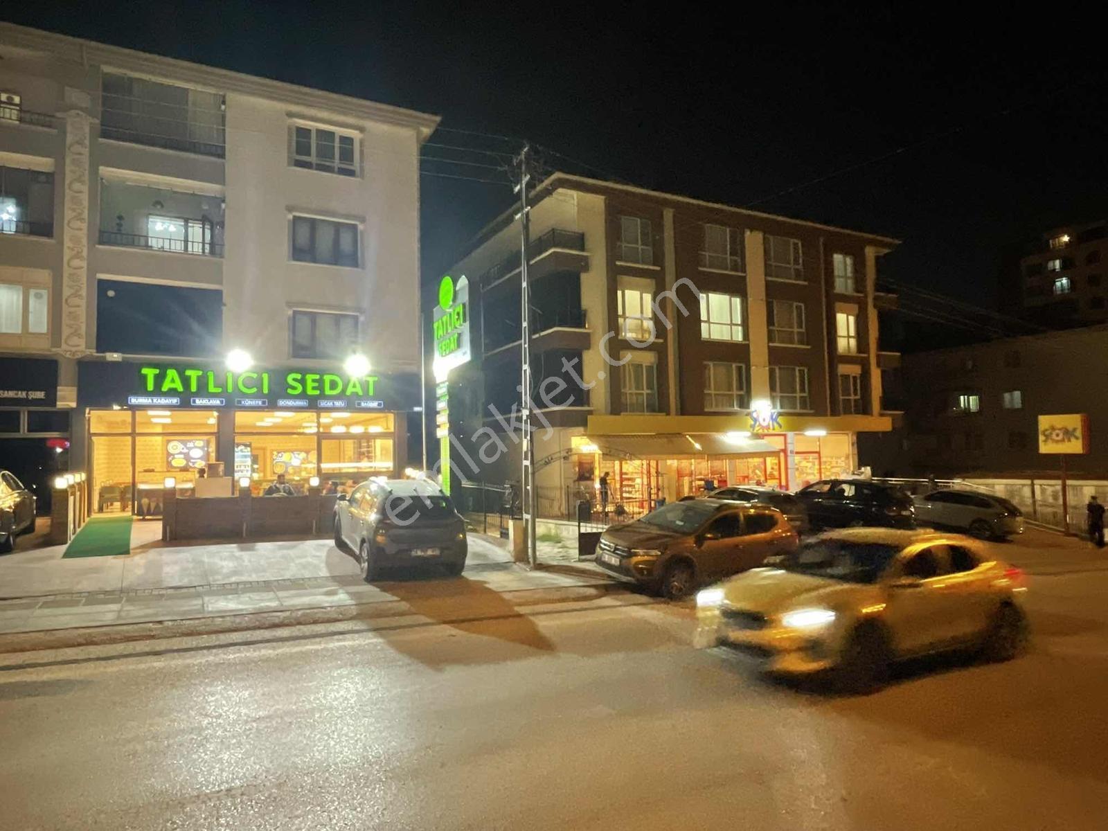 Cadde Üzeri Köşe Başı Satılık Dükkan - Görsel 2